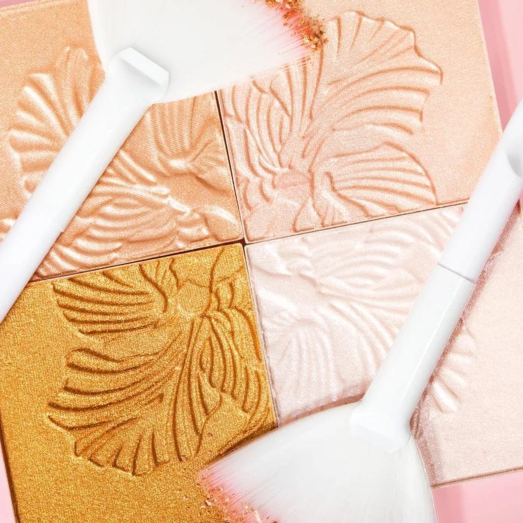 Wet n Wild MegaGlo Puder Rozświetlający, Aksamitnie Gładki Puder Rozświetlający do Twarzy z Perłowymi Pigmentami, Łatwo Rozprowadzająca się Formuła dla Naturalnego Blasku, Odcień Blossom Glow
