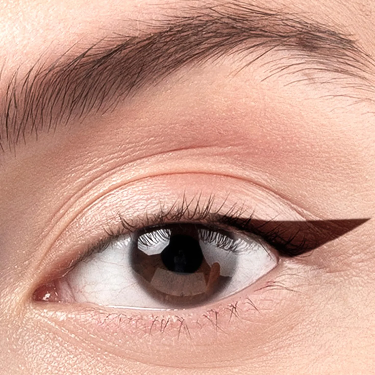 eyestamp brown - idealny eyeliner z uszczelką dla ogona - głęboki brąz wodoodporny - precyzyjny i trwały pociągnięcie - kompaktowy format