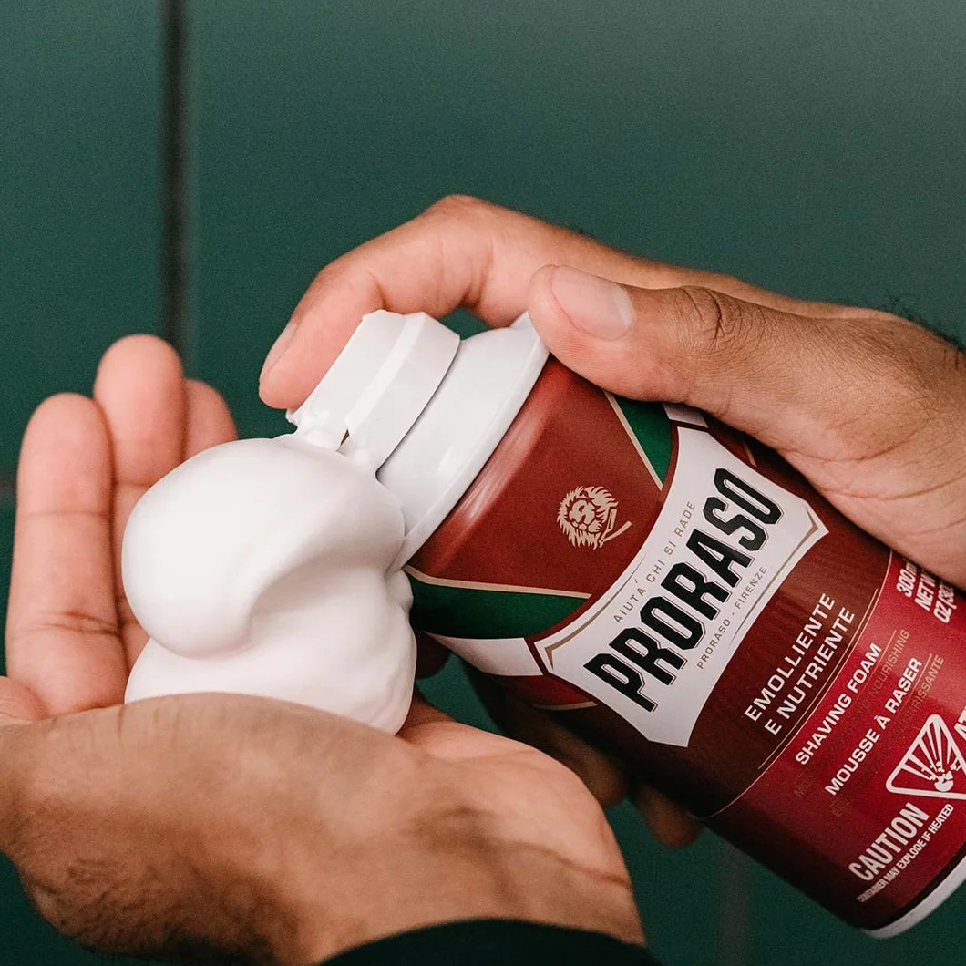 Proraso Pianka do golenia RED 300 ml uspokajająca z olejkiem z drzewa sandałowego i masłem shea