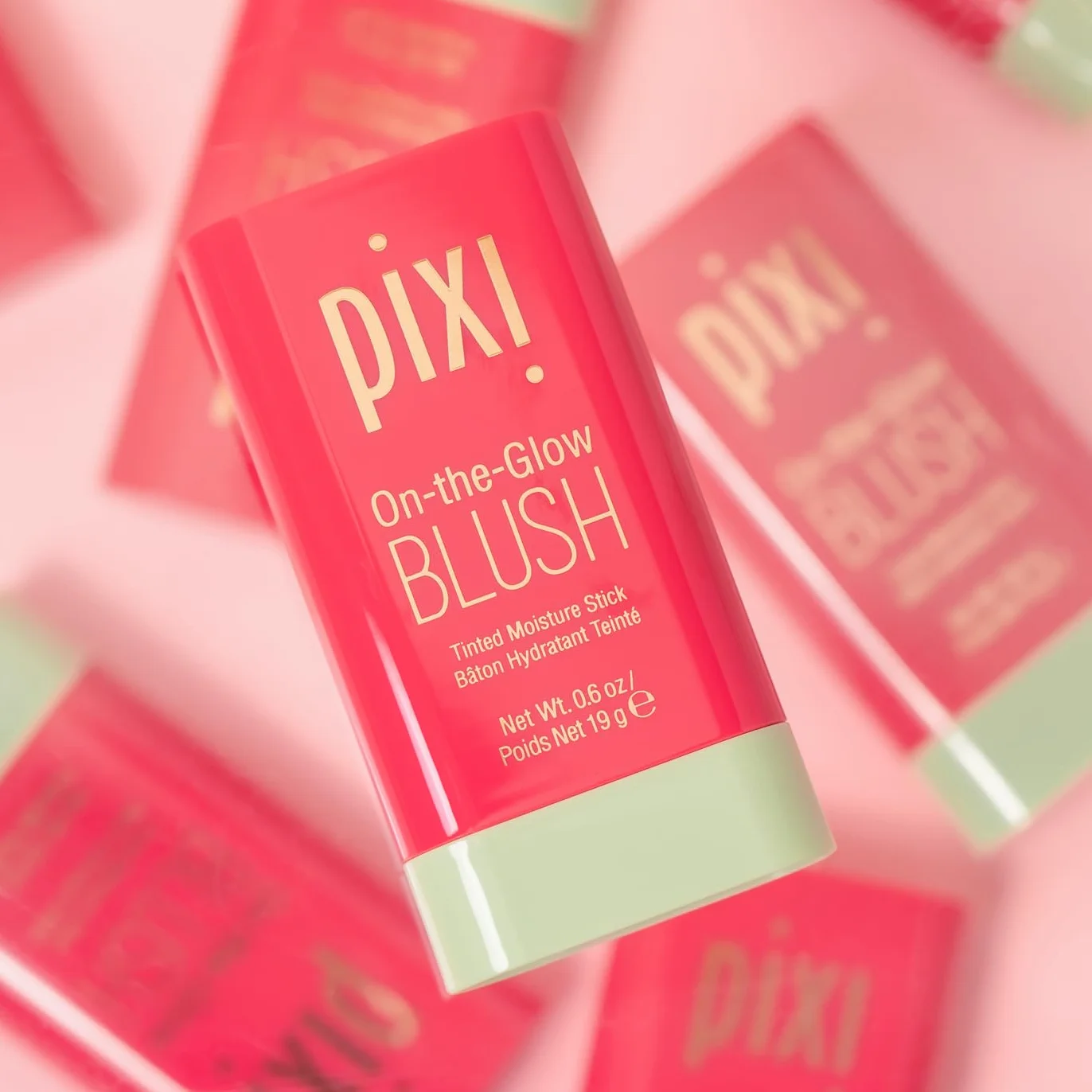 Pixi Beauty On-the-Glow Blush | Kolor: Ruby | Kolorowy nawilżający róż do policzków i ust | Z żeń-szeniem, aloesem i ekstraktami z owoców | Bez parabenów | 19 g / 0,6 uncji
