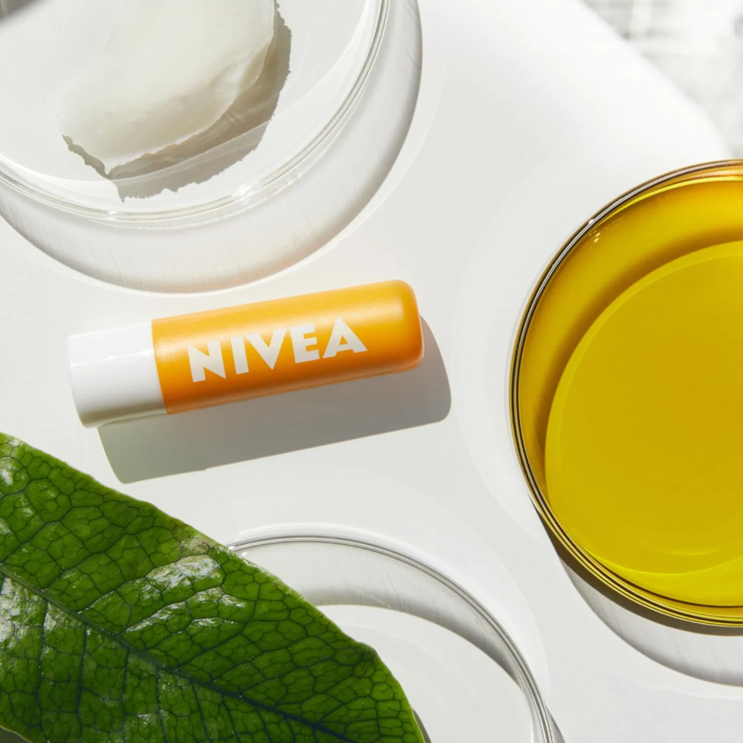 NIVEA SUN Pielęgnująca pomadka do ust SPF 50 4,8 g