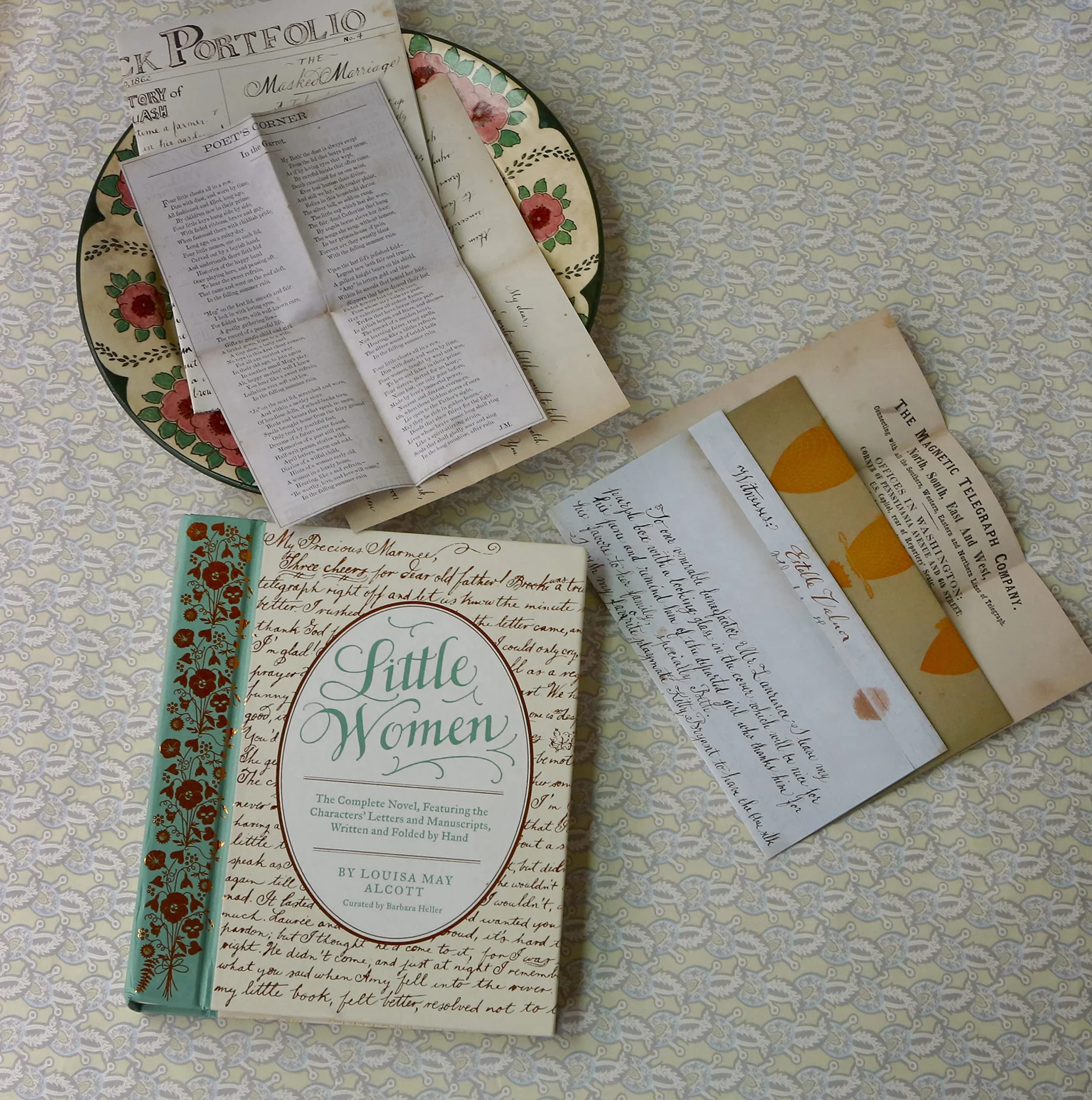 Little Women: The Complete Novel, Featuring the Characters' Letters and Manuscripts, Written and Folded by Hand