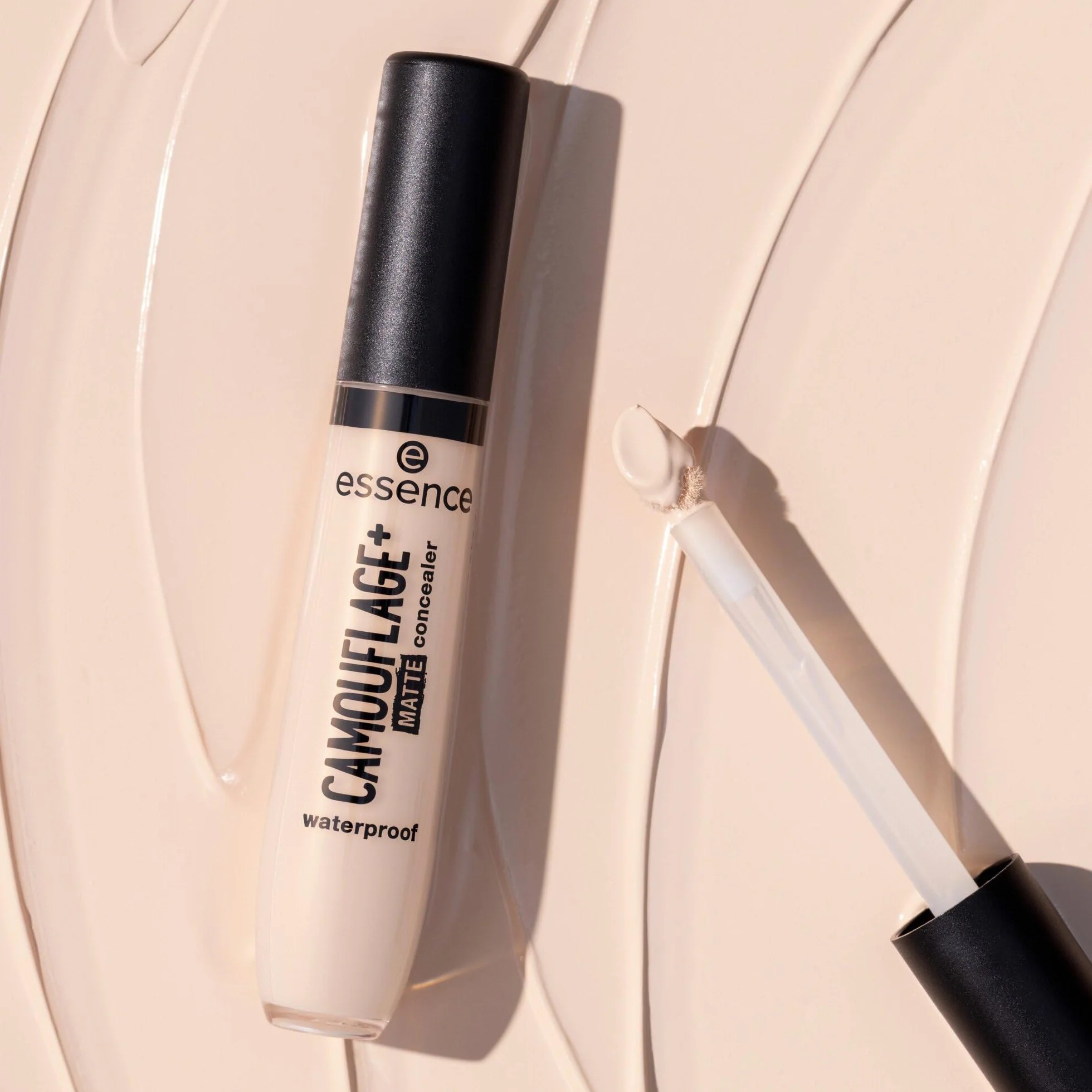 essence Korektor CAMOUFLAGE+ MATTE, długotrwały, matujący, pokrycie, matowy (8ml)