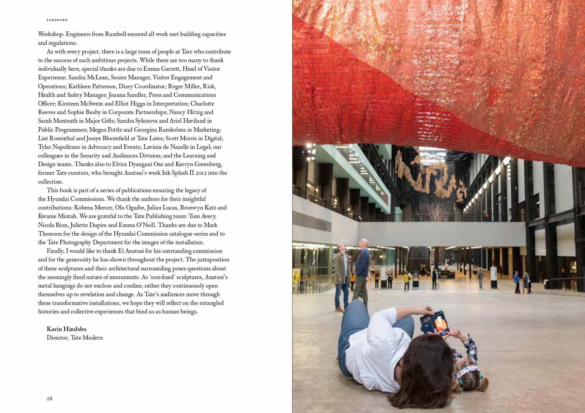 El Anatsui Behind the Red Moon /anglais