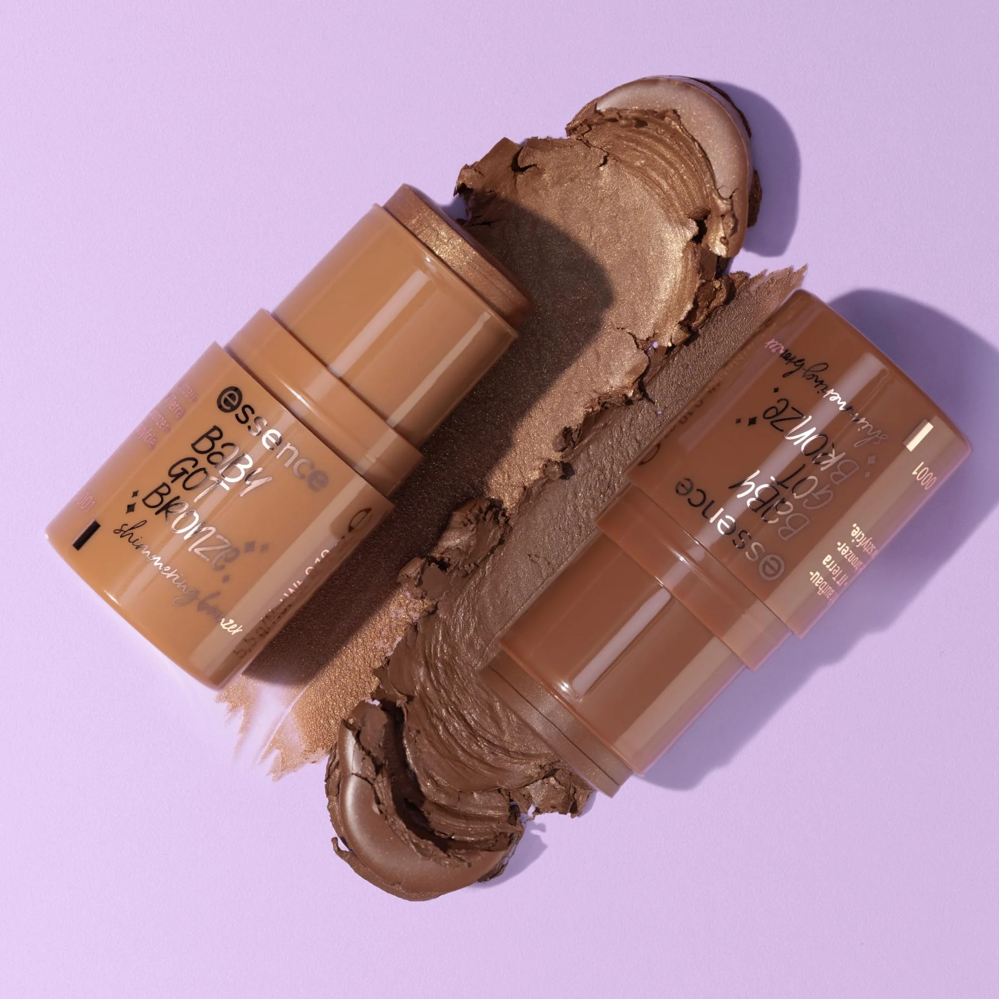 essence Połyskujący bronzer BABY GOT BRONZE, natychmiastowy wynik, naturalny, mieniący się (5.5g)