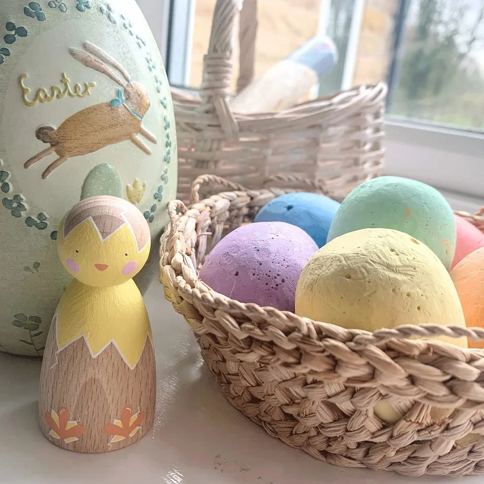 Bigjigs Toys Rainbow Coloured Chalk Eggs (Set of 6) - Jumbo Egg Shaped Pavement Chalks For Kids, Chunky & Washable, Indoor or Outdoor, Toddler Easter Gifts, 3+ Years