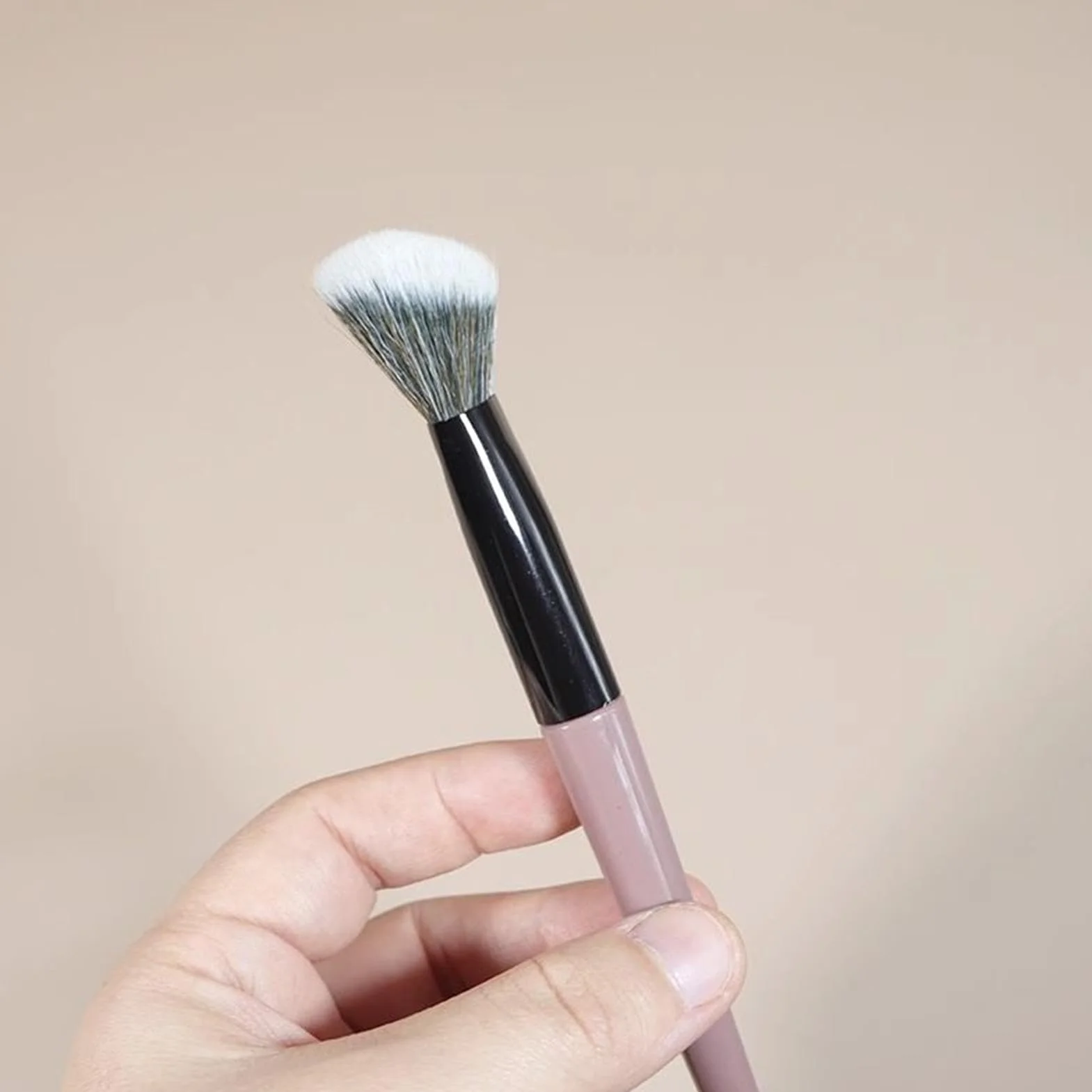 Pędzel do różu do makijażu policzków – rozświetlacz, płynny pędzel bronzer z miękkim włosiem, przenośny makijaż twarzy – mieszanka kosmetyków dla kobiet i dziewcząt początkujących