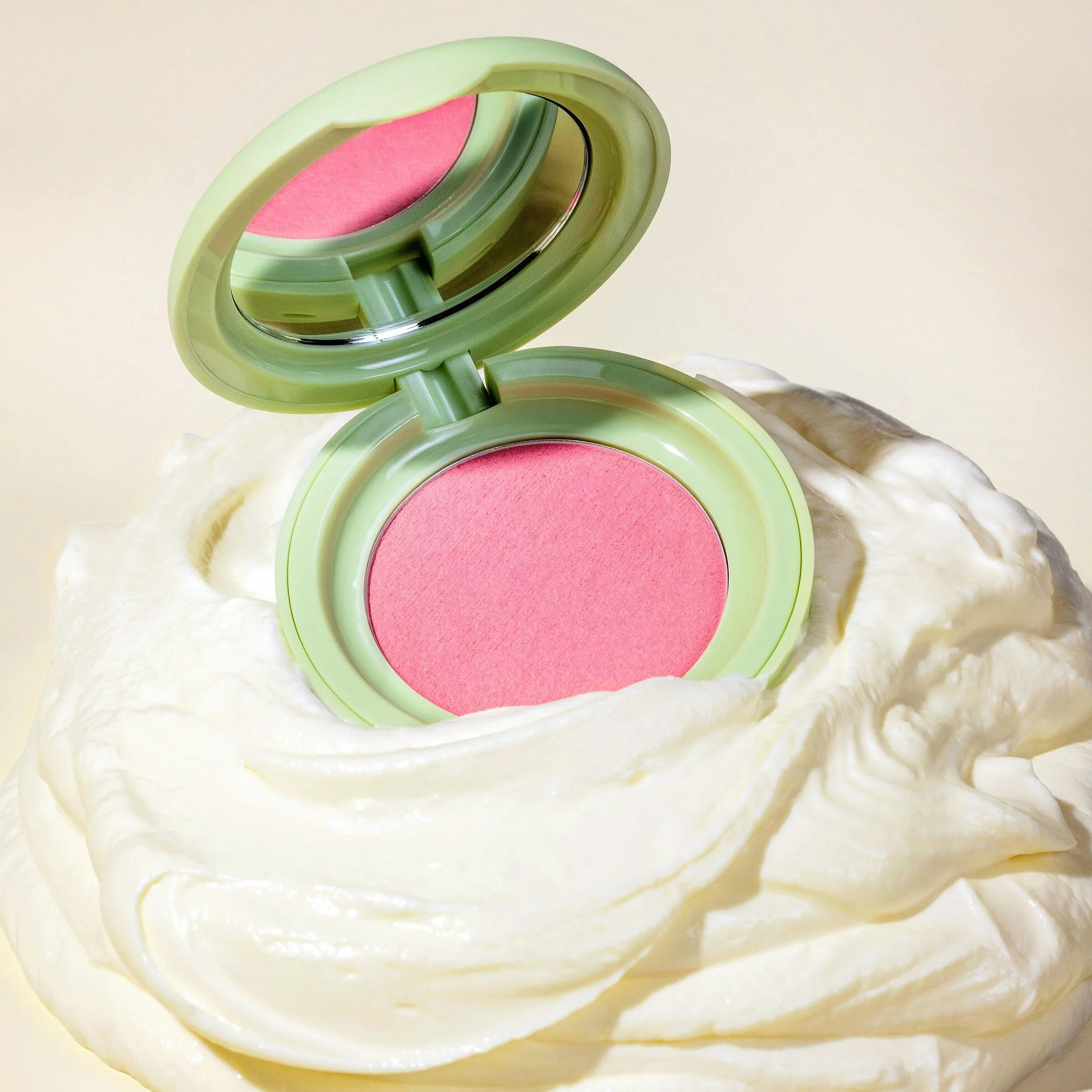Catrice Kremowy róż do policzków PISTACHIO CREAM DELIGHT 4.4g