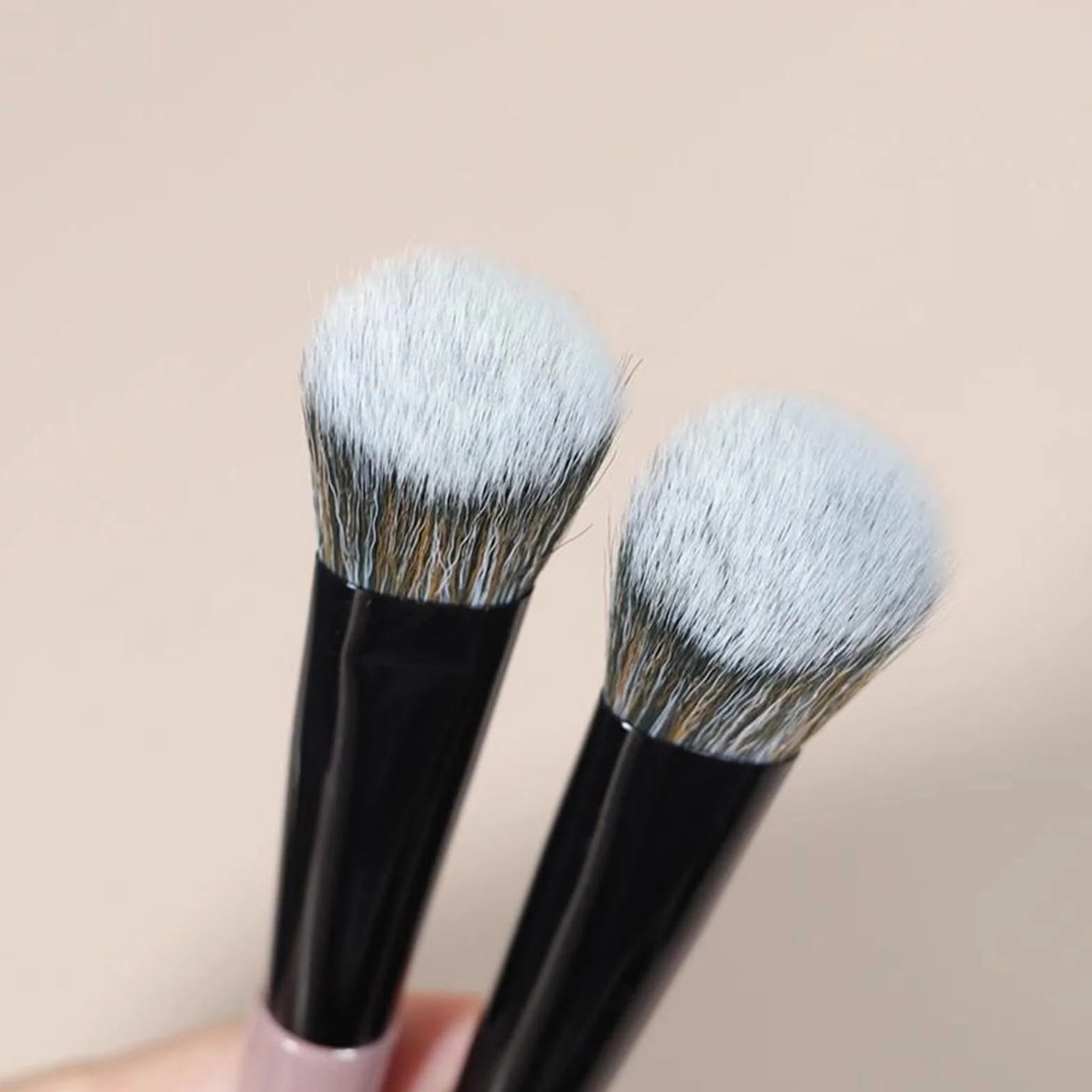 Pędzel do różu do makijażu policzków – rozświetlacz, płynny pędzel bronzer z miękkim włosiem, przenośny makijaż twarzy – mieszanka kosmetyków dla kobiet i dziewcząt początkujących
