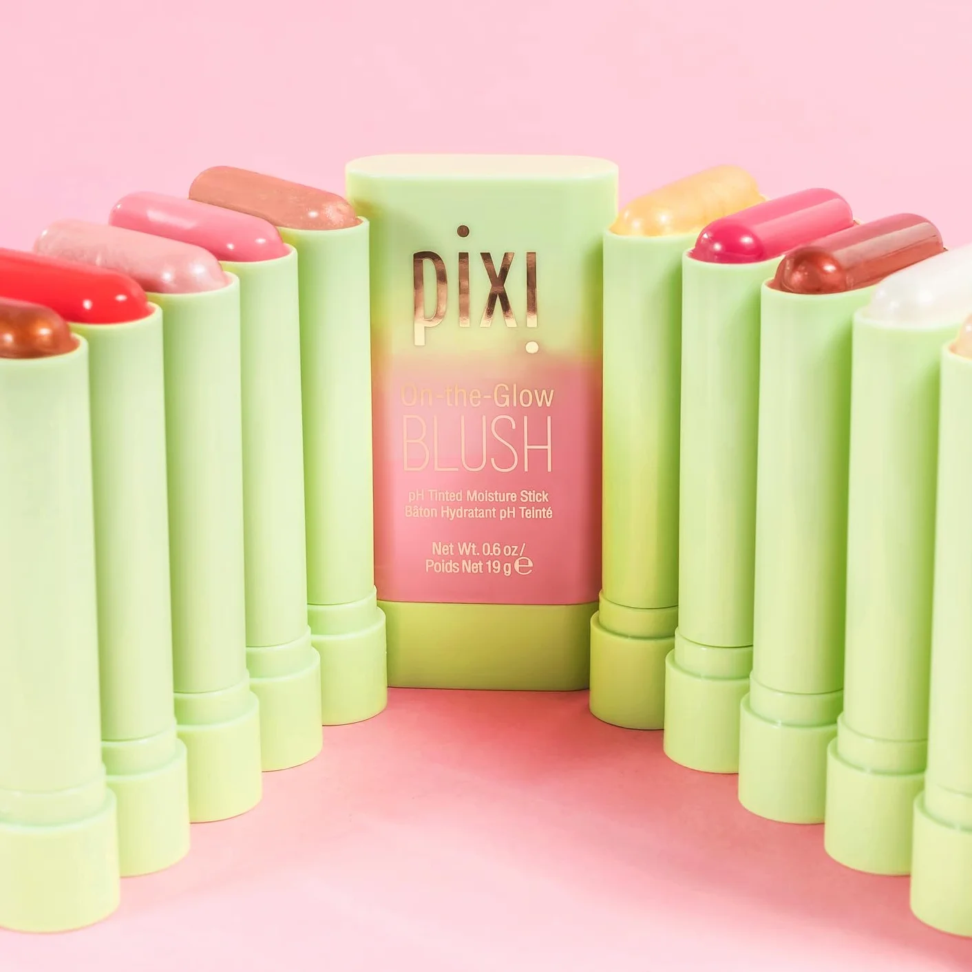 Pixi Beauty On-the-Glow Blush | Kolor: Ruby | Kolorowy nawilżający róż do policzków i ust | Z żeń-szeniem, aloesem i ekstraktami z owoców | Bez parabenów | 19 g / 0,6 uncji