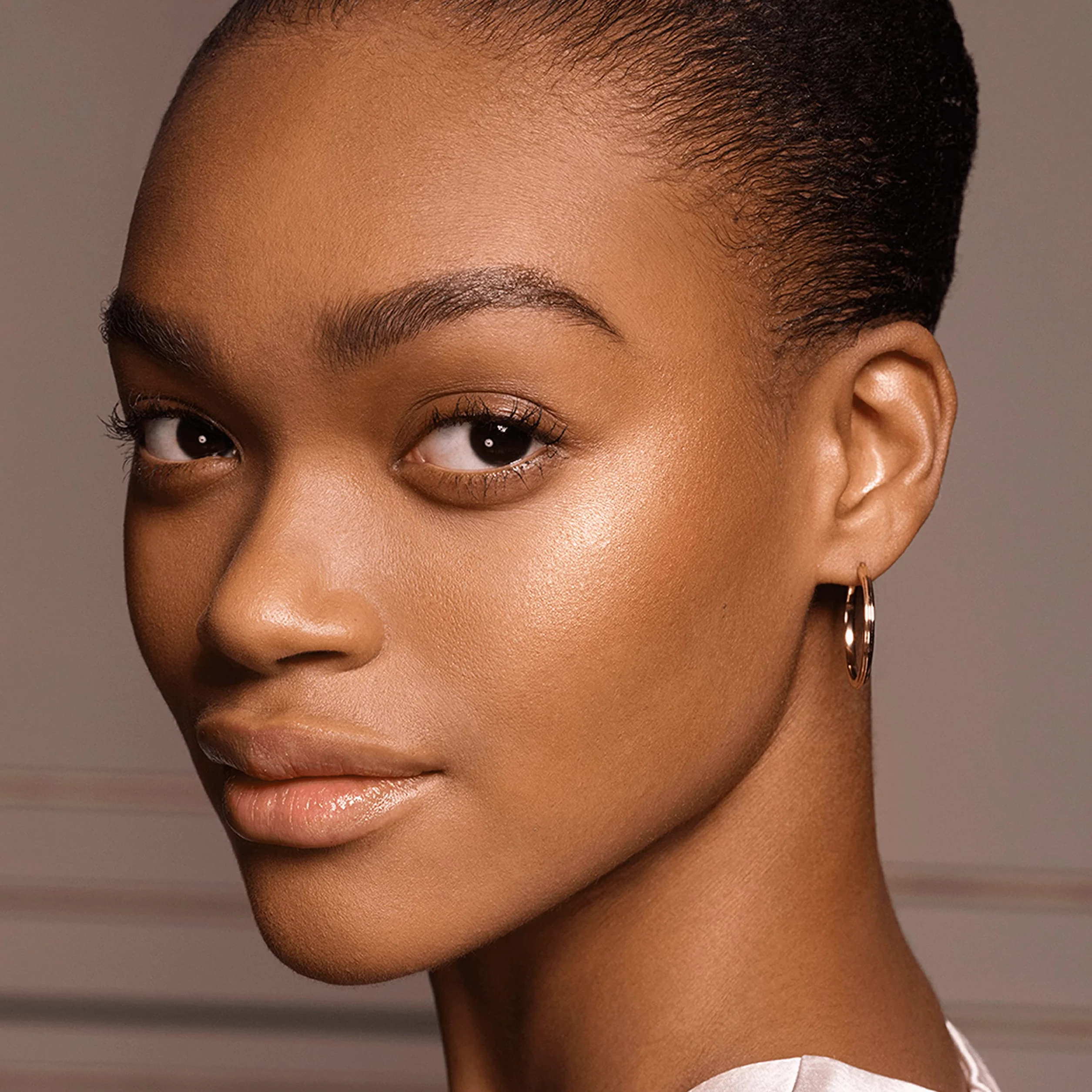 Max Factor Facefinity Highlighter satynowy rozświetlacz do twarzy 02 Golden Hour