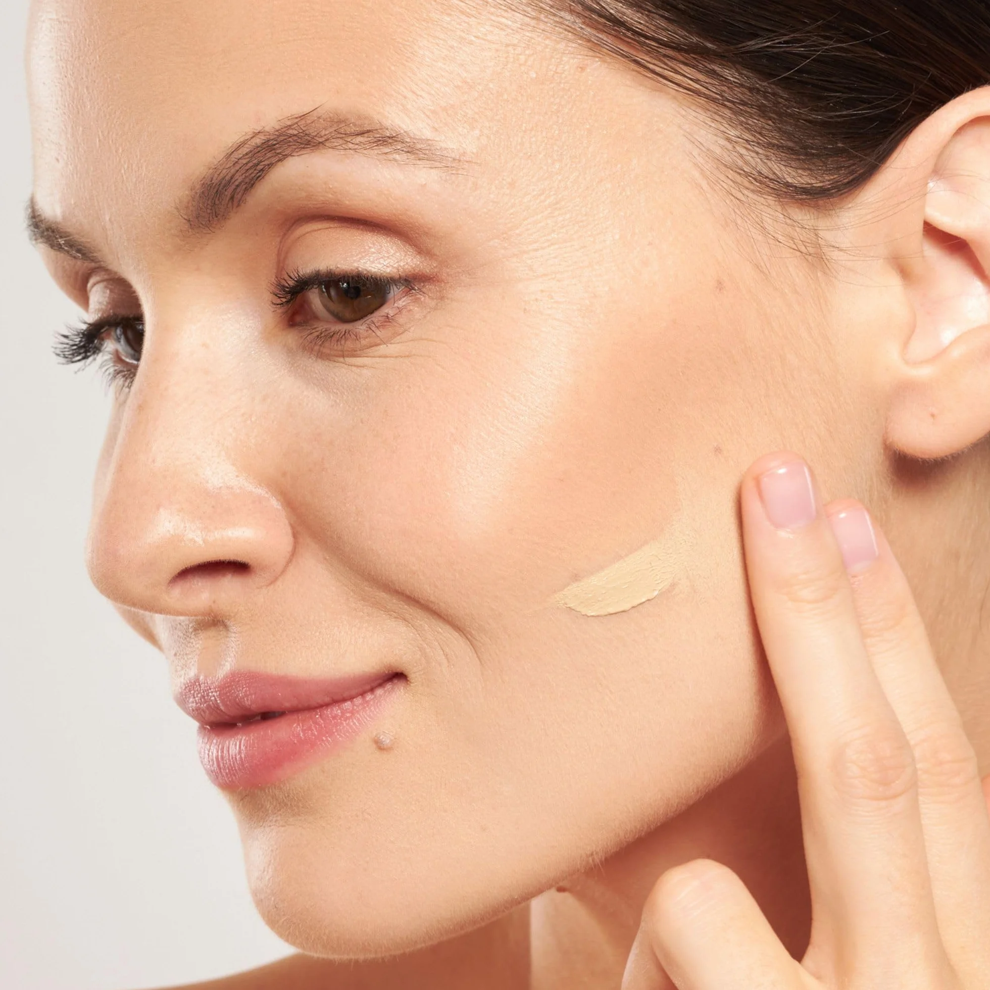 Nutridome | Krem do twarzy BB | SPF50 | Kwas hialuronowy | Wit. C | Skwalan | Oleje roślinne | Chroni przed UV | Kryje drobne niedoskonałości | Wyrównuje koloryt | Kolor: Ivory | 25 ml