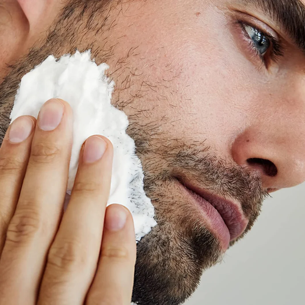 NIVEA MEN Skin Sensible Foam do golenia (200 ml), krem do golenia wzbogacony rumiankiem i oczarem wirginijskim, pielęgnacja golenia 0% alkoholu dla mężczyzn