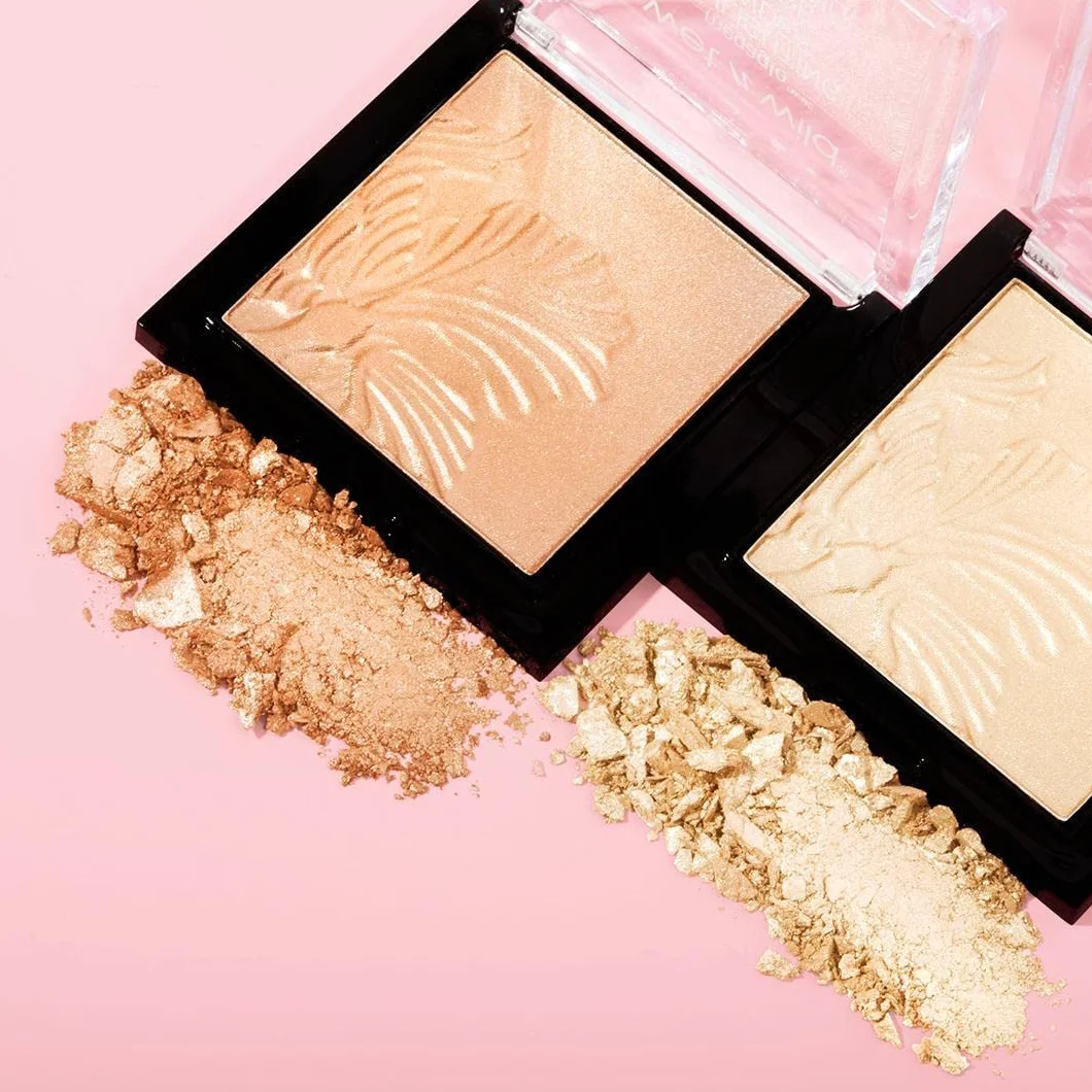 Wet n Wild MegaGlo Puder Rozświetlający, Aksamitnie Gładki Puder Rozświetlający do Twarzy z Perłowymi Pigmentami, Łatwo Rozprowadzająca się Formuła dla Naturalnego Blasku, Odcień Blossom Glow
