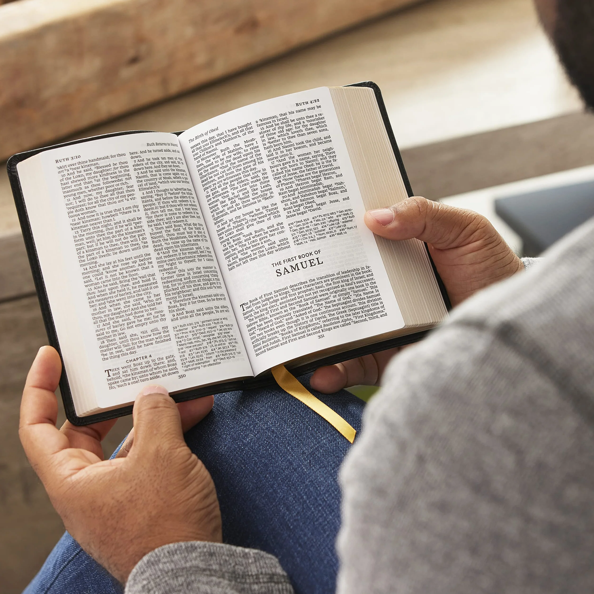 KJV Holy Bible: Compact with 43,000 Cross References, Black Leathersoft with Zipper, Red Letter, Comfort Print: King James Version: Holy Bible, King James Version