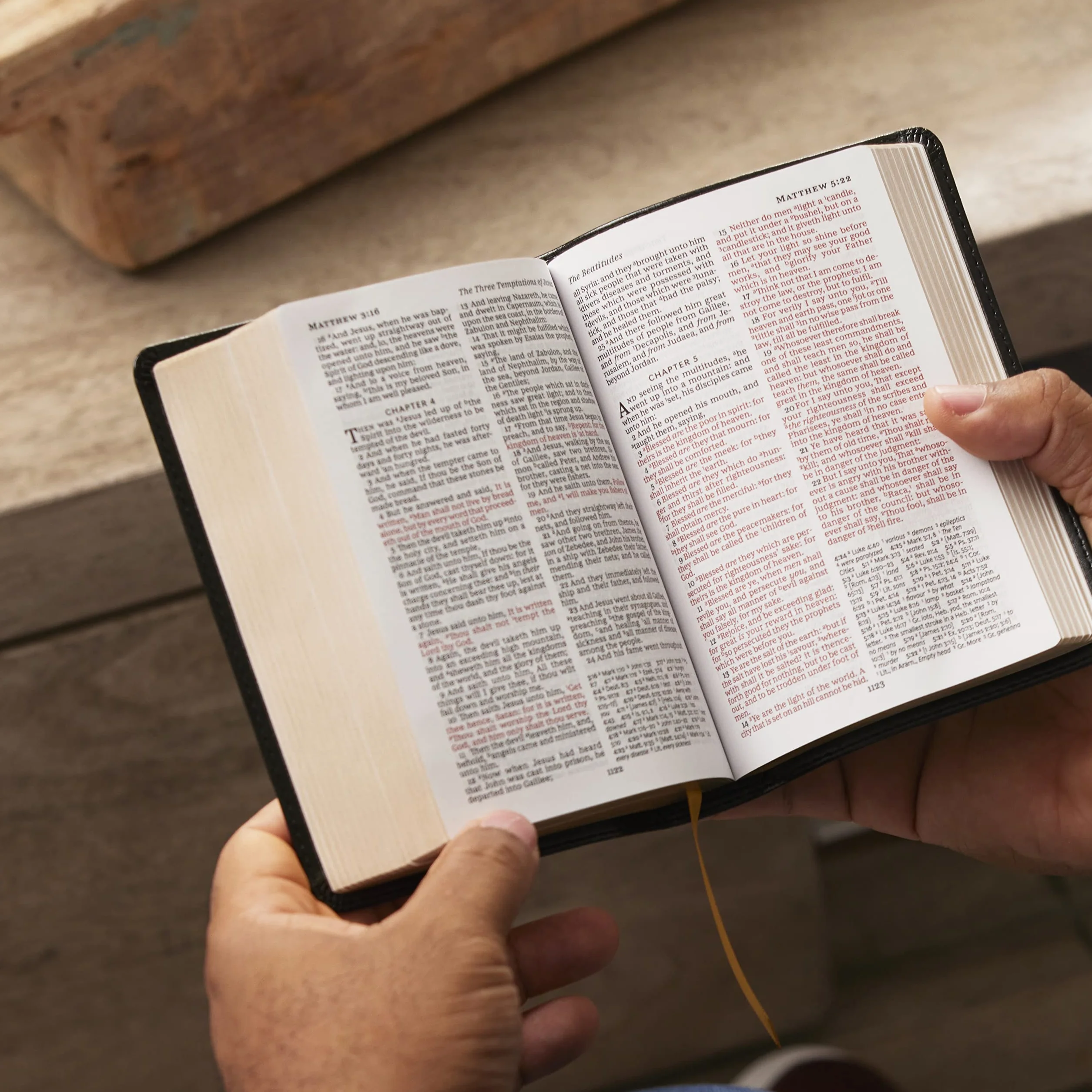 KJV Holy Bible: Compact with 43,000 Cross References, Black Leathersoft with Zipper, Red Letter, Comfort Print: King James Version: Holy Bible, King James Version