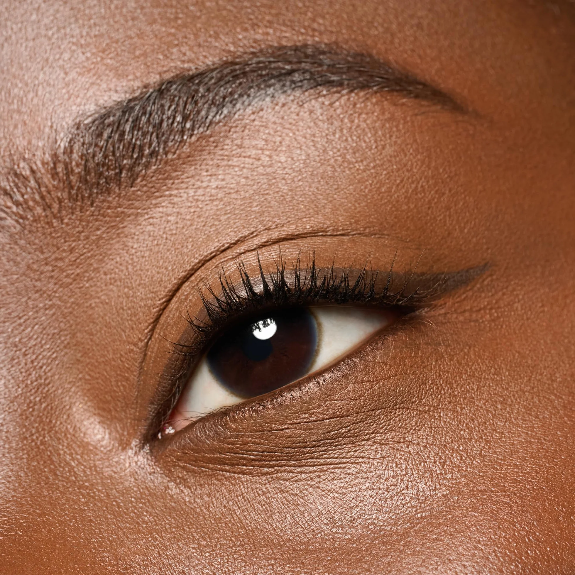 essence Eyeliner we flamastrze eyeliner pen extra long-lasting, długotrwały, konturowanie, intensywny kolor (1ml)