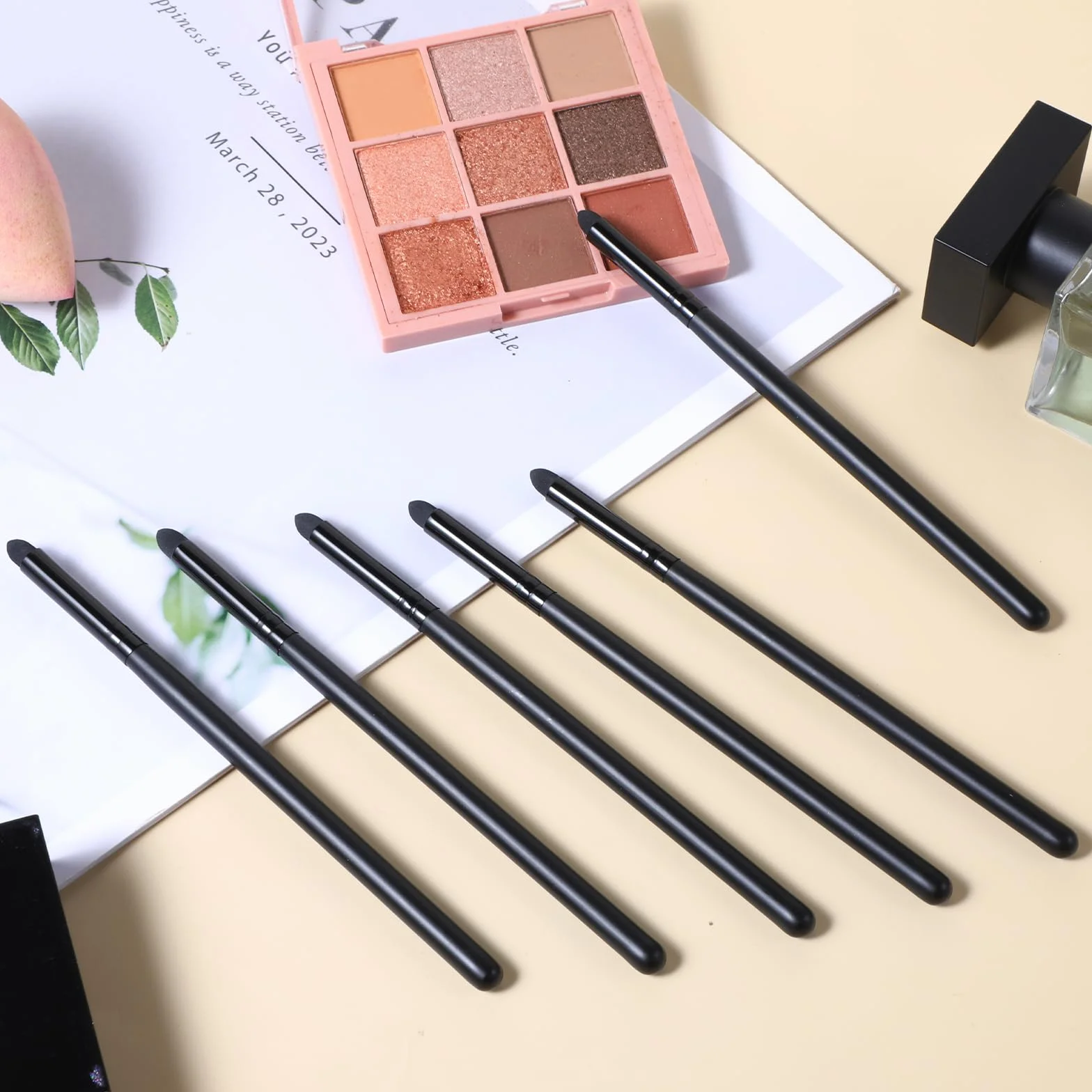 COMNICO Pędzel do oczu, 6 sztuk, gąbka, pędzelek do oczu, aplikatory eyelinera, pędzelek do wycierania, pędzelek do cieni do powiek, małe płaskie włosie do rozjaśniania eyelinera, smokey eyes gąbka