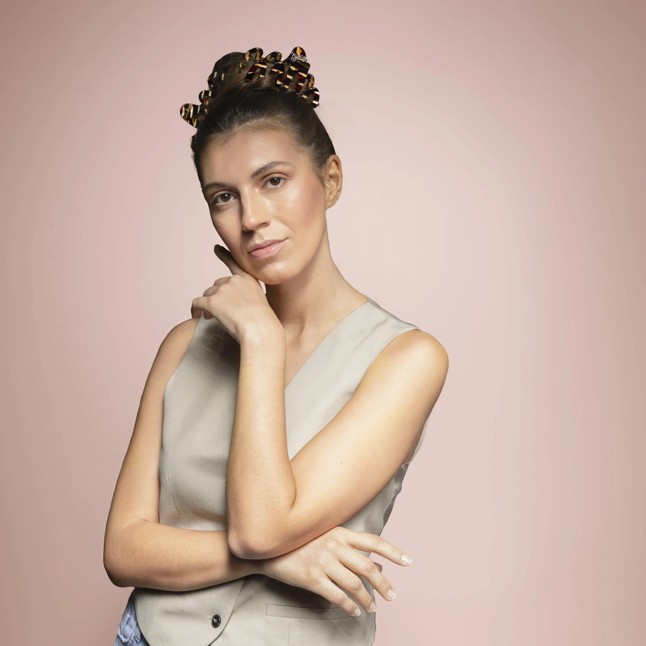 Invisibobble CLIPSTAR Cacao Cream - Duża spinka do włosów w kolorze kakaowym o organicznym designie, idealna do włosów o dużej objętości - Nowoczesny styl, niezawodne trzymanie, zdrowe włosy