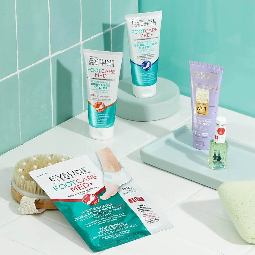 Eveline Cosmetics Foot Care Med+ Profesjonalna złuszczająca maska do pięt, 2 szt
