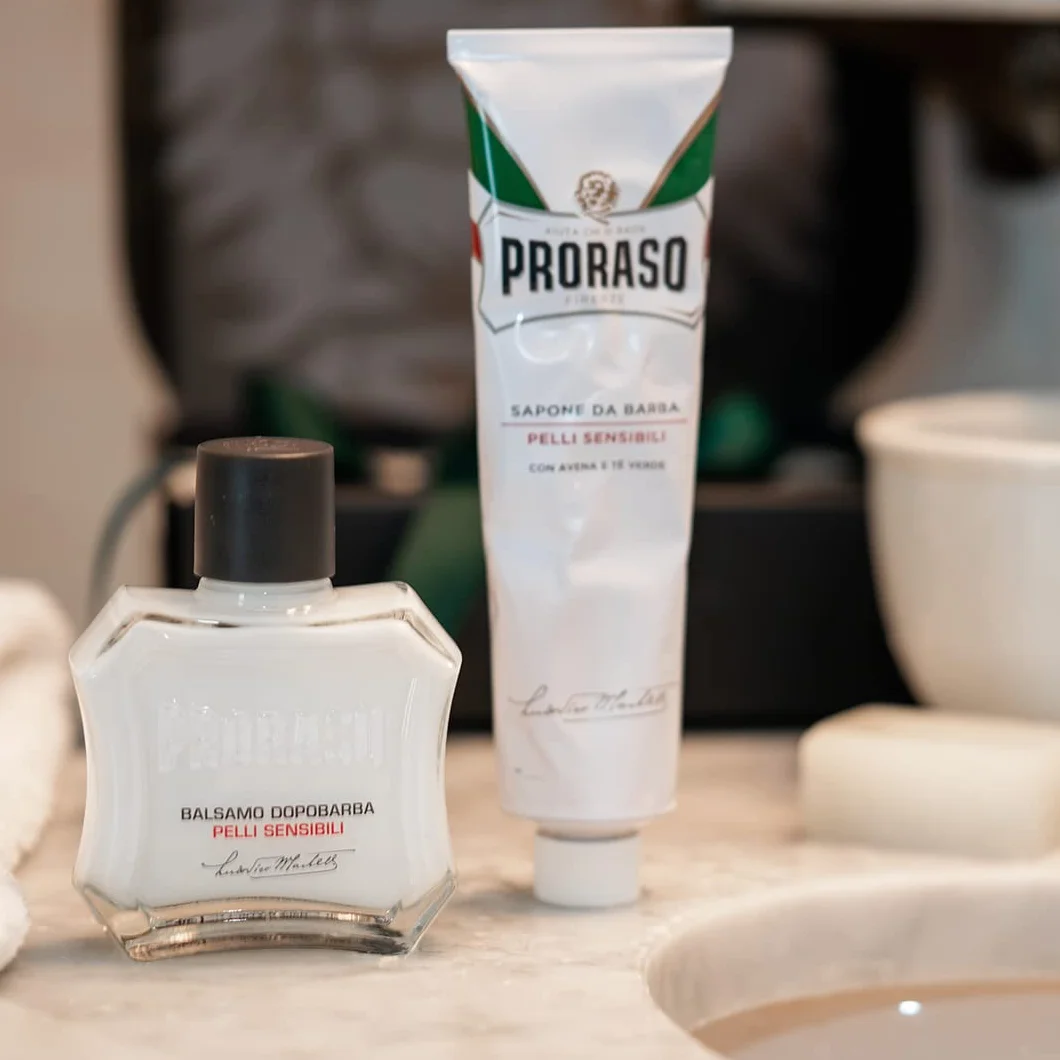 Proraso Golenie Krem dla Skóry Wrażliwej 150 ml, Biały