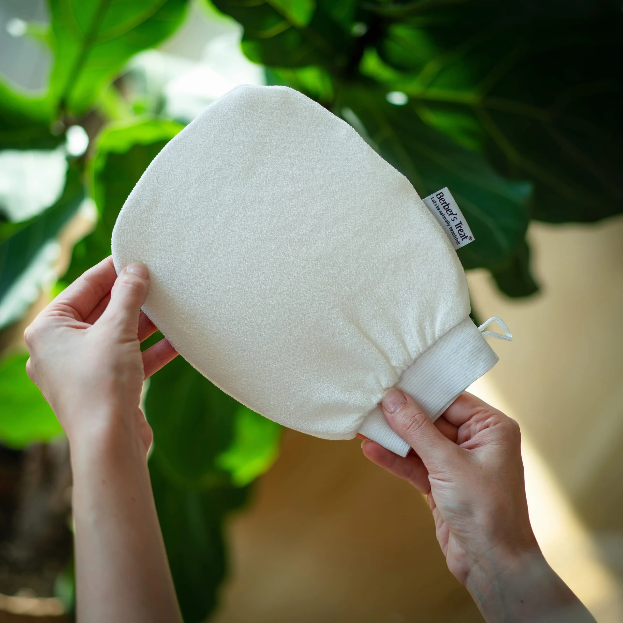 Berber's Treat Kese rękawica do peelingu ciała – gąbka do peelingu i wrastających włosów (biała)