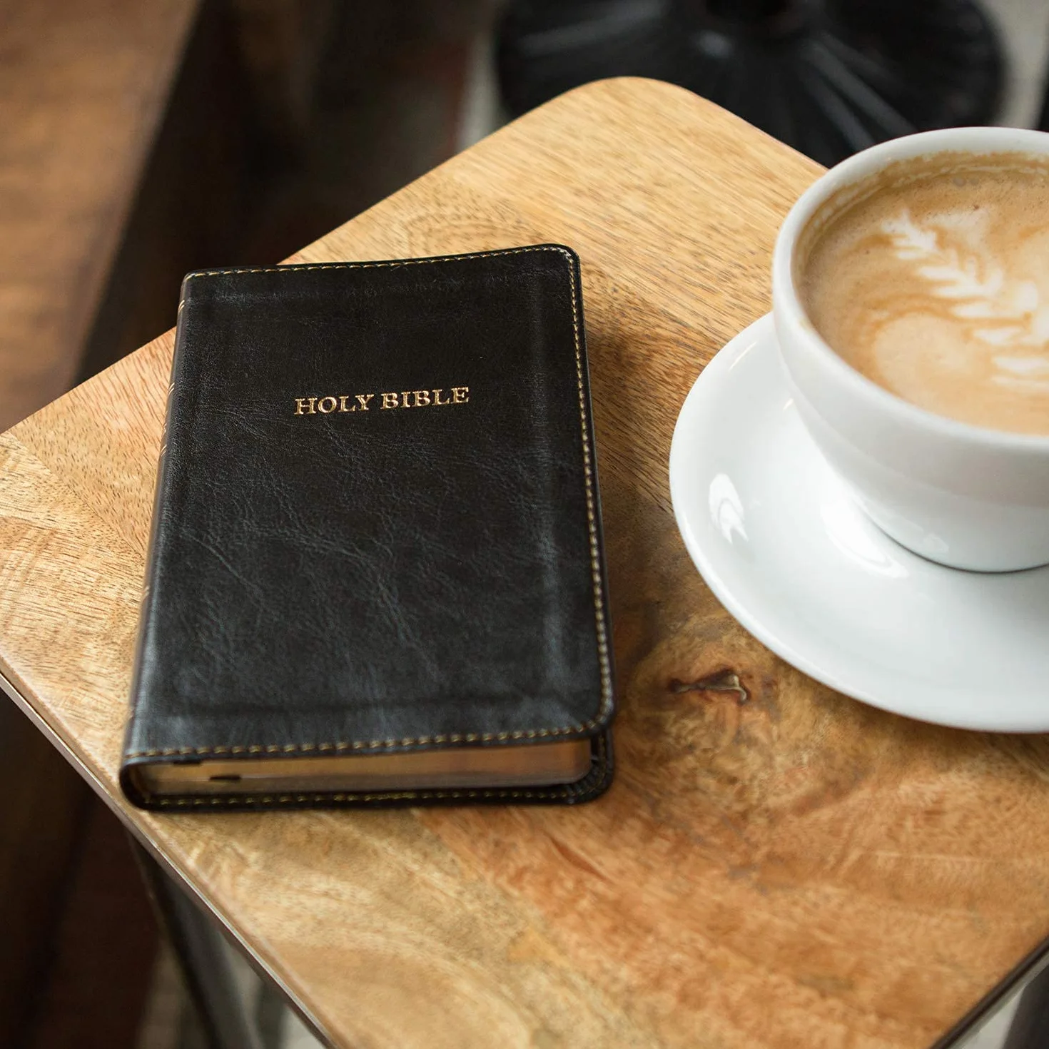 KJV, Thinline Bible, Large Print, Imitation Leather, Black, Red Letter Edition: King James Version