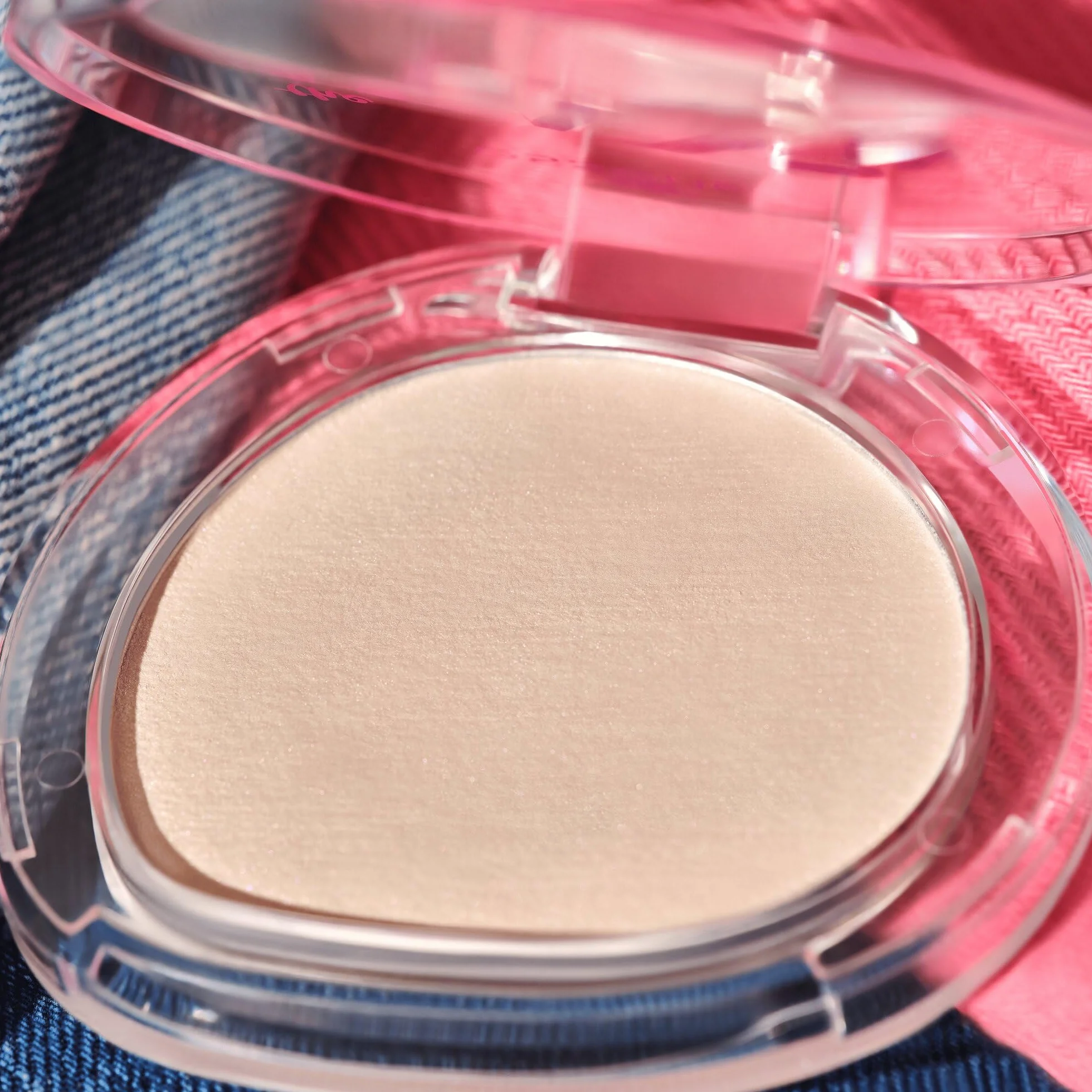 Essence rozświetlacz JEANS CLUB eye & face bouncy 6.5g