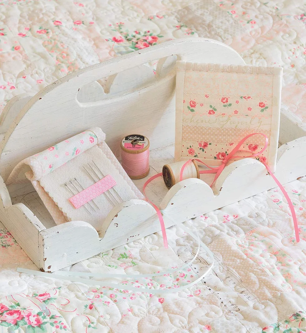 Perfectly Pretty Patchwork: Classic Quilts, Pillows, Pincushions & More