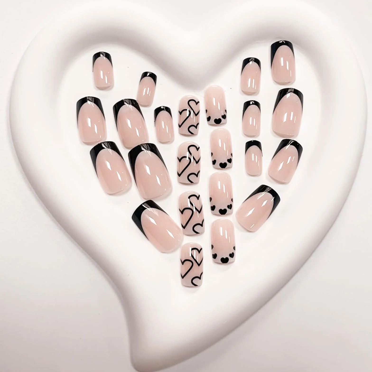 French Tip Press on Nails krótkie kwadratowe sztuczne paznokcie czarne akrylowe z białym wzorem serca klej