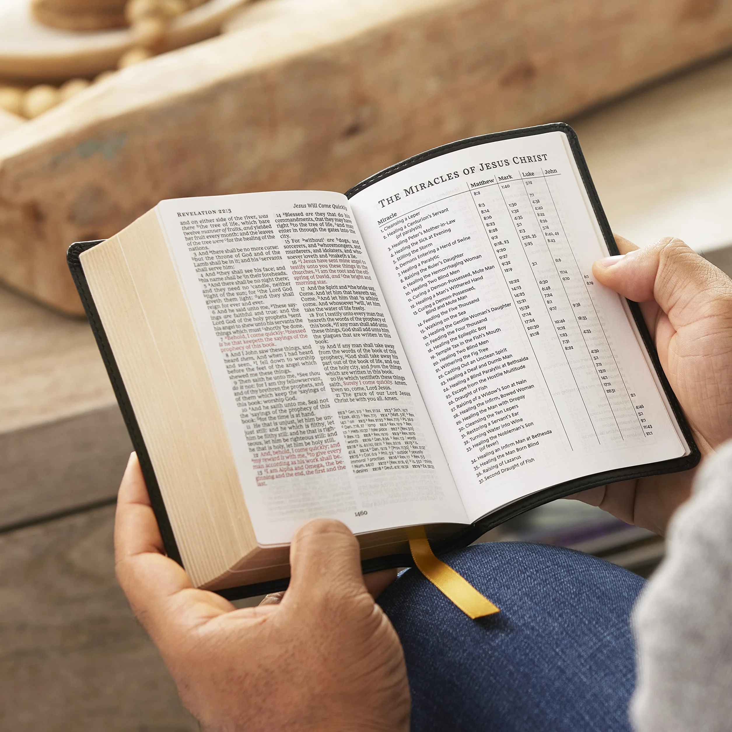 KJV Holy Bible: Compact with 43,000 Cross References, Black Leathersoft with Zipper, Red Letter, Comfort Print: King James Version: Holy Bible, King James Version