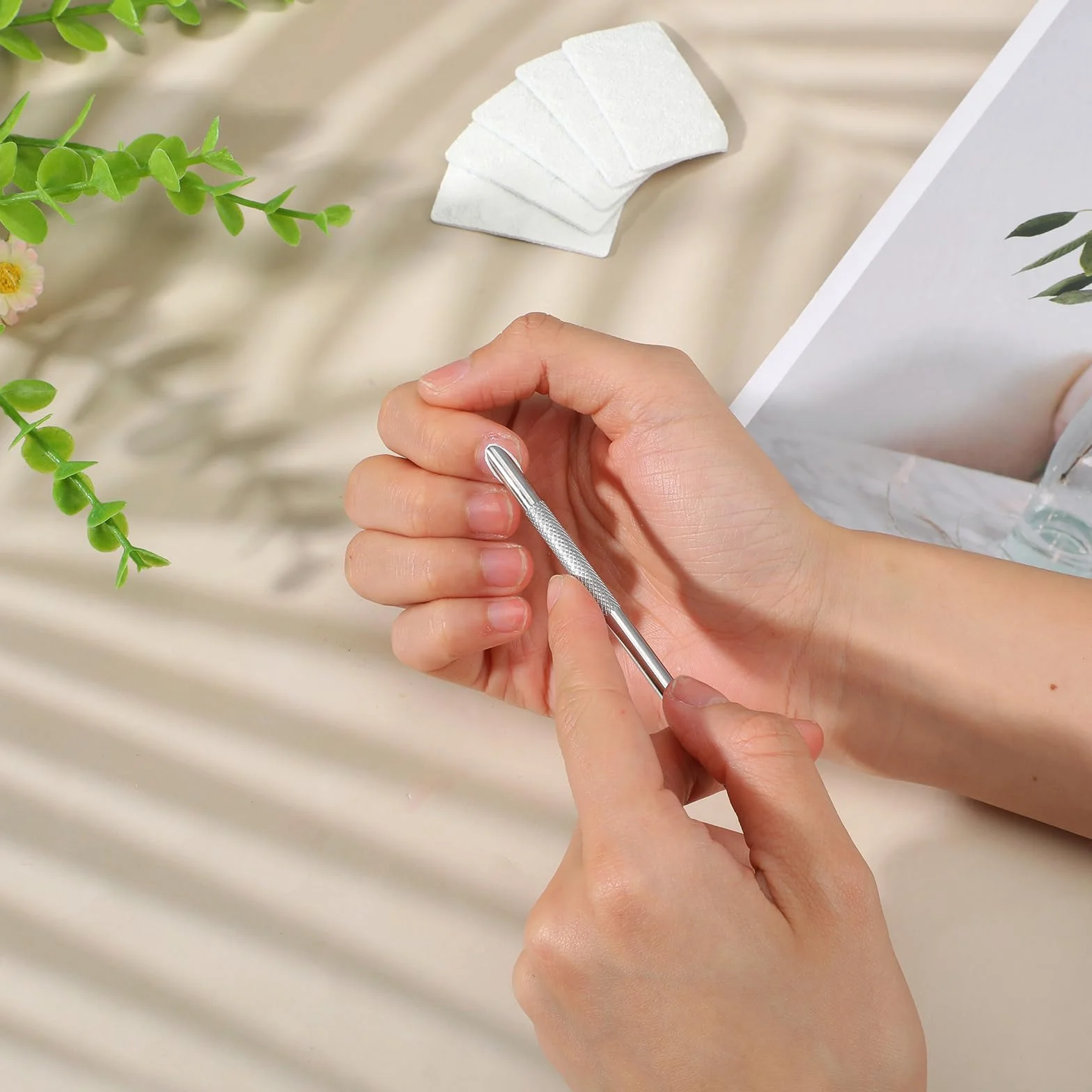 TIESOME Dwustronny narzędzi do usuwania skórek, z 10 papierami ściernymi do skórek, profesjonalny narzędzi do usuwania skórek do manicure i pedicure (srebrny)