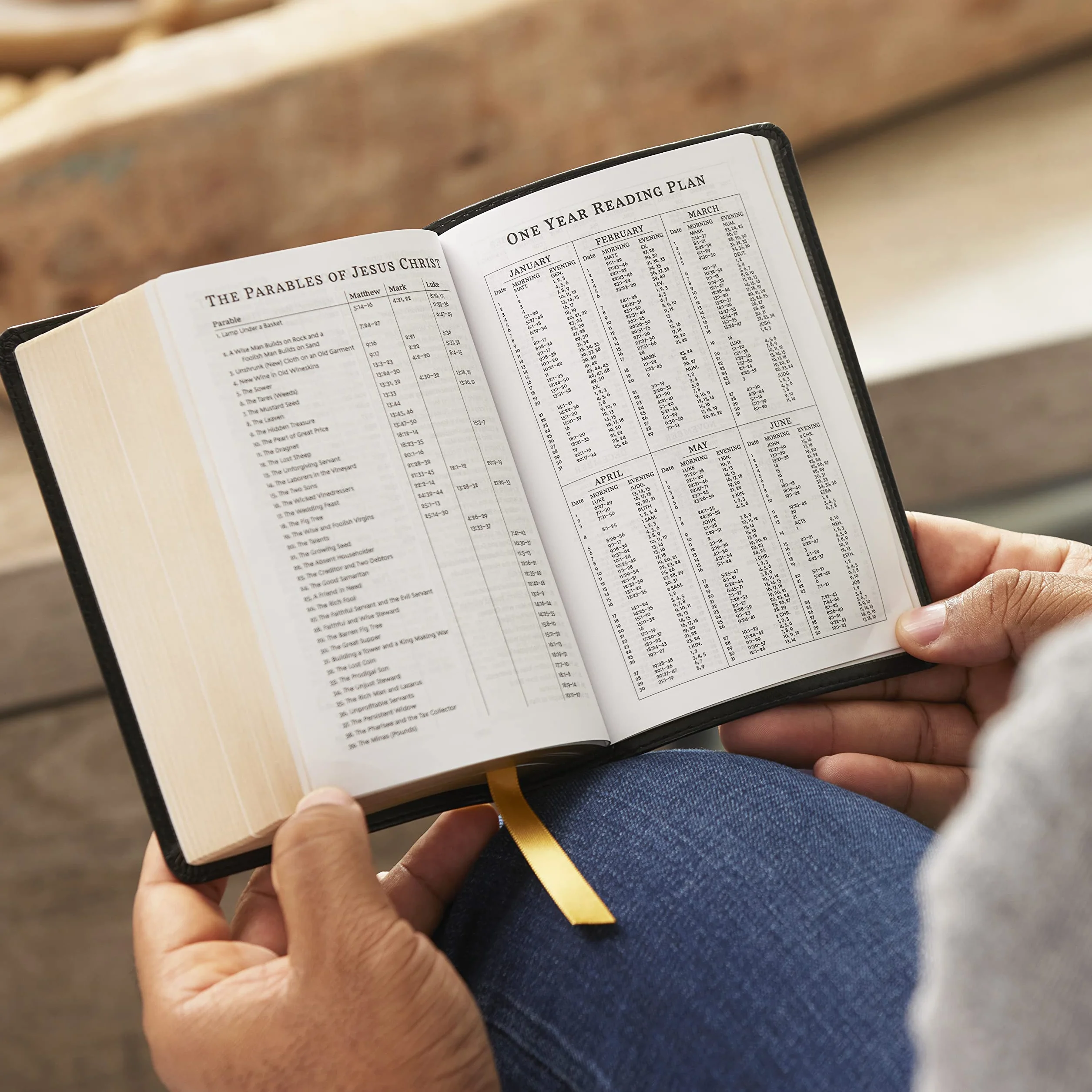 KJV Holy Bible: Compact with 43,000 Cross References, Black Leathersoft with Zipper, Red Letter, Comfort Print: King James Version: Holy Bible, King James Version