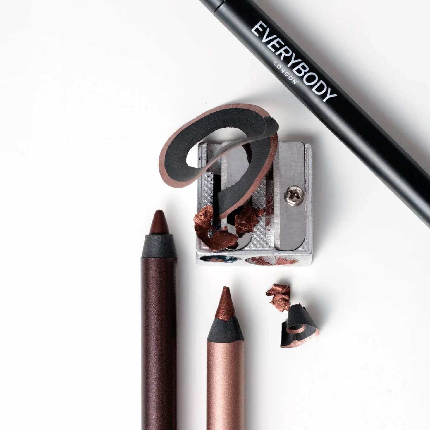 EVERYBODY LONDON Satin Kajal Kremowa kredka do oczu Deep Black intensywnie czarna matowa długotrwała