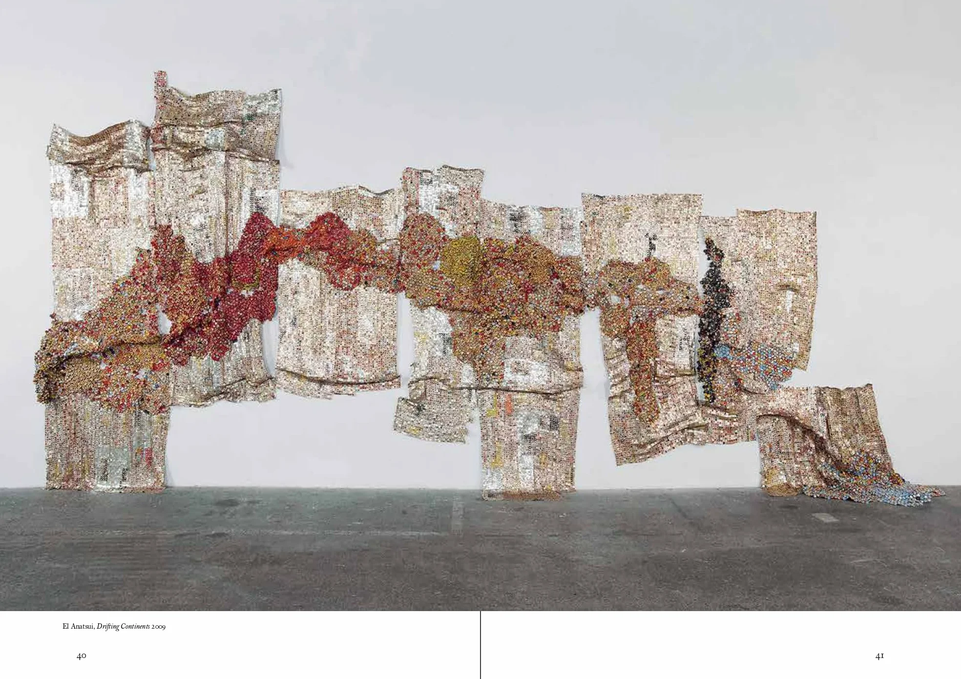 El Anatsui Behind the Red Moon /anglais