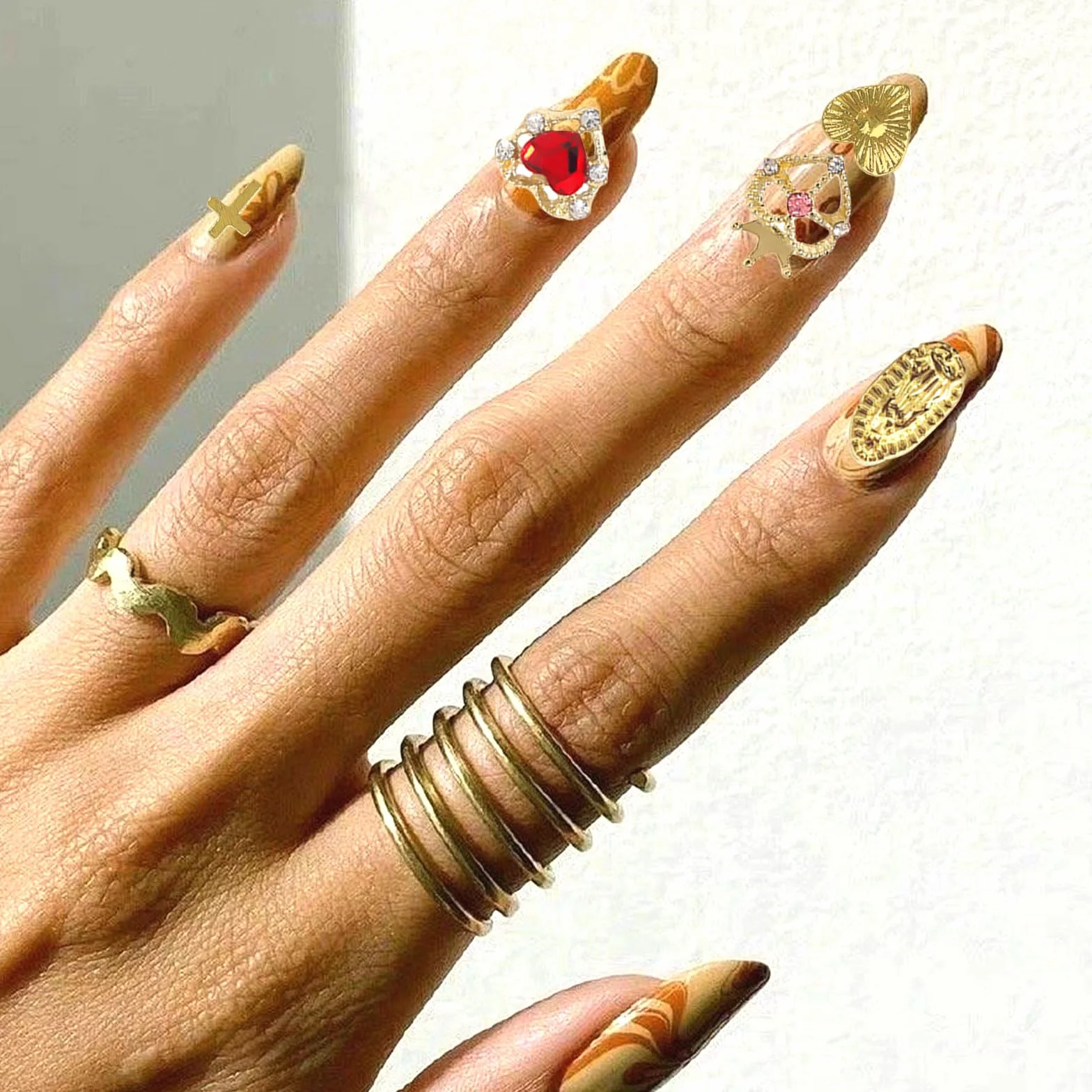 52 sztuki złotych zawieszek 3D na paznokcie, wysokiej jakości zdobienia paznokci, ekskluzywne z kamieniami strasu dla luksusowego manicure