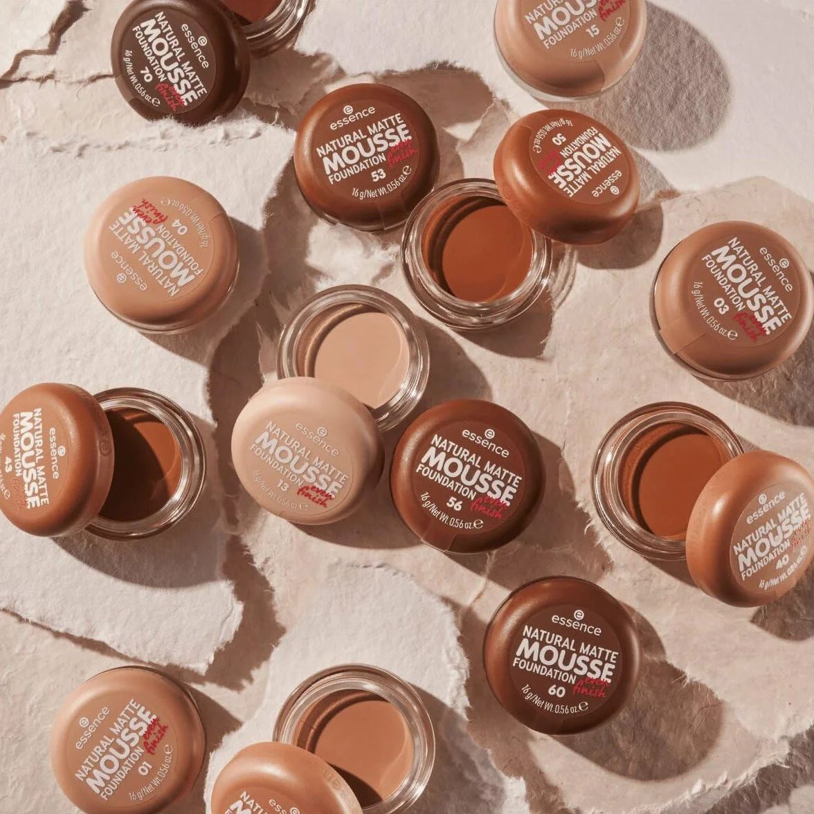 essence Podkład NATURAL MATTE MOUSSE, matujący, pokrycie, wyraźny wynik, matowy (16g)