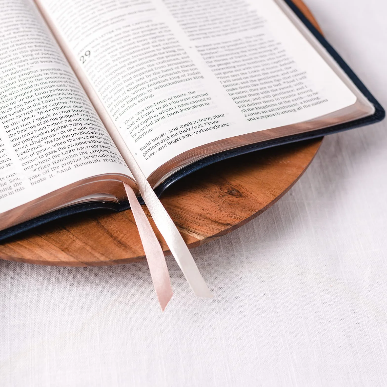 Nkjv, Thinline Bible, Large Print, Leathersoft, Blue, Comfort Print: Holy Bible, New King James Version