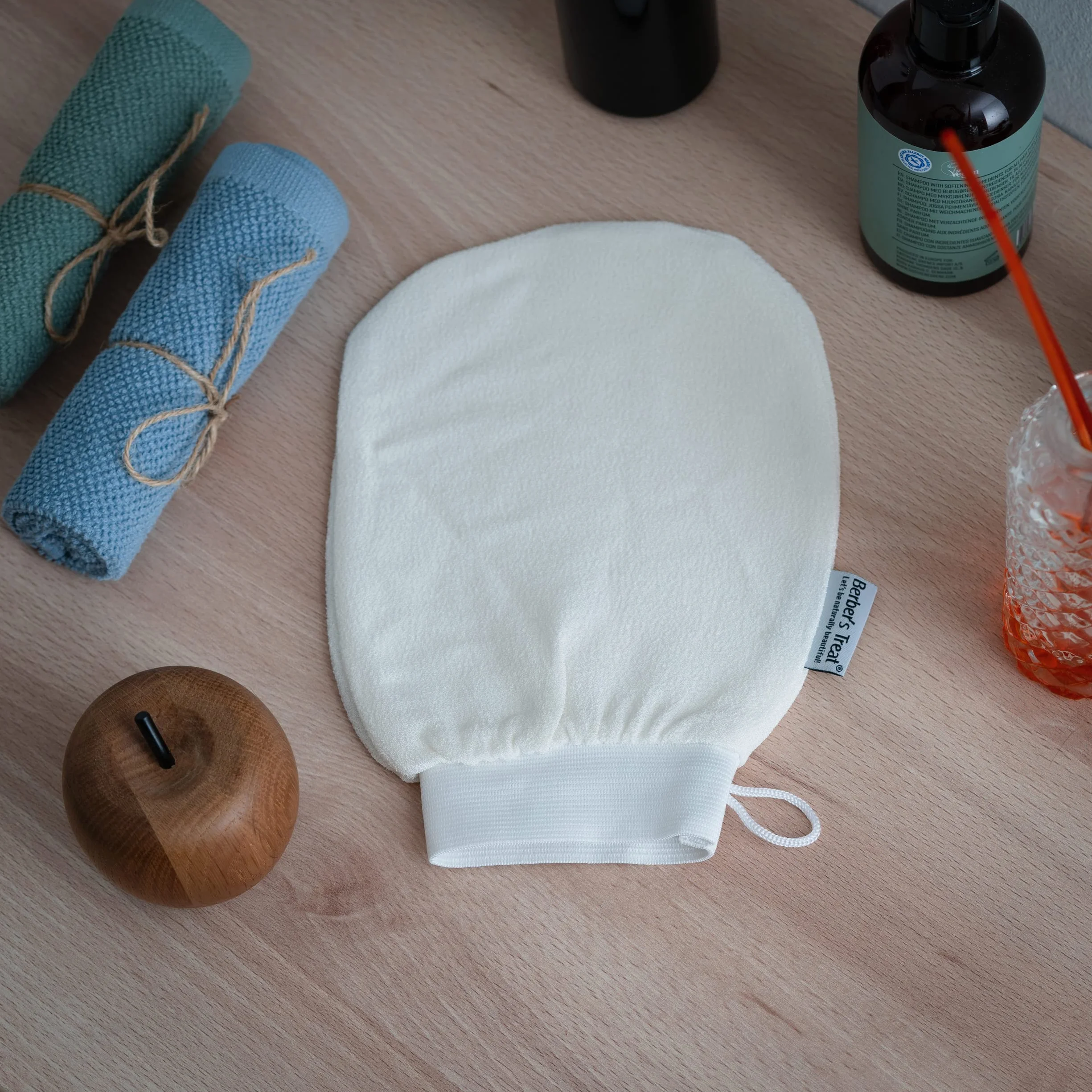 Berber's Treat Kese rękawica do peelingu ciała – gąbka do peelingu i wrastających włosów (biała)