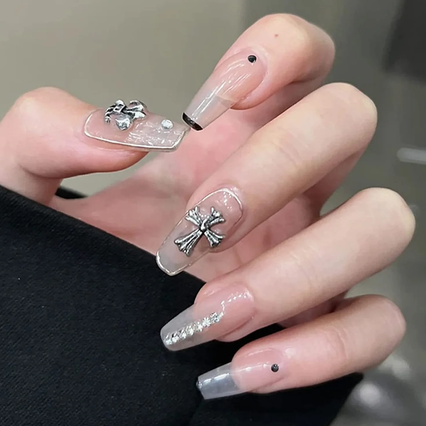60 sztuk Charms Krzyż Paznokcie 3D Serce Gwiazda Klejnoty Mieszane Styl Sliver Nail Charms Metal Punk Vintage Nail Art Supplies do dekoracji paznokci akrylowych (1#)