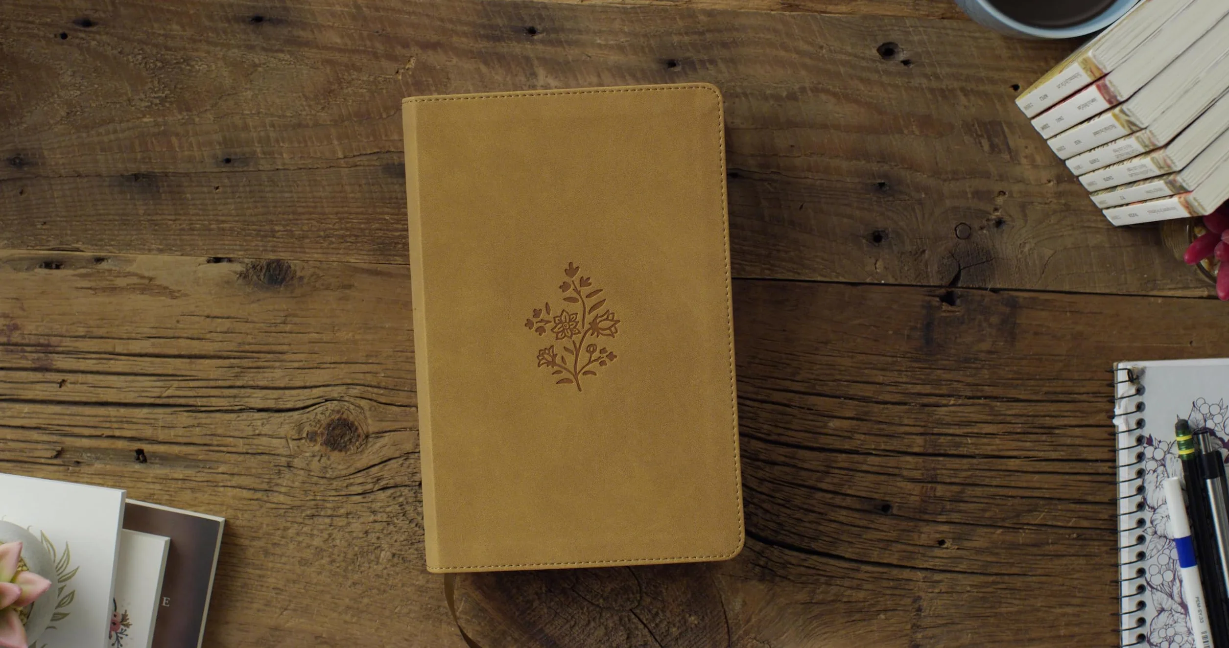ESV Student Study Bible (Trutone, Nubuck Caramel, Wildflower Design): English Standard Version, Nubuck Caramel, Trutone, Wildflower Design, Student Study Bible With Ribbon Marker