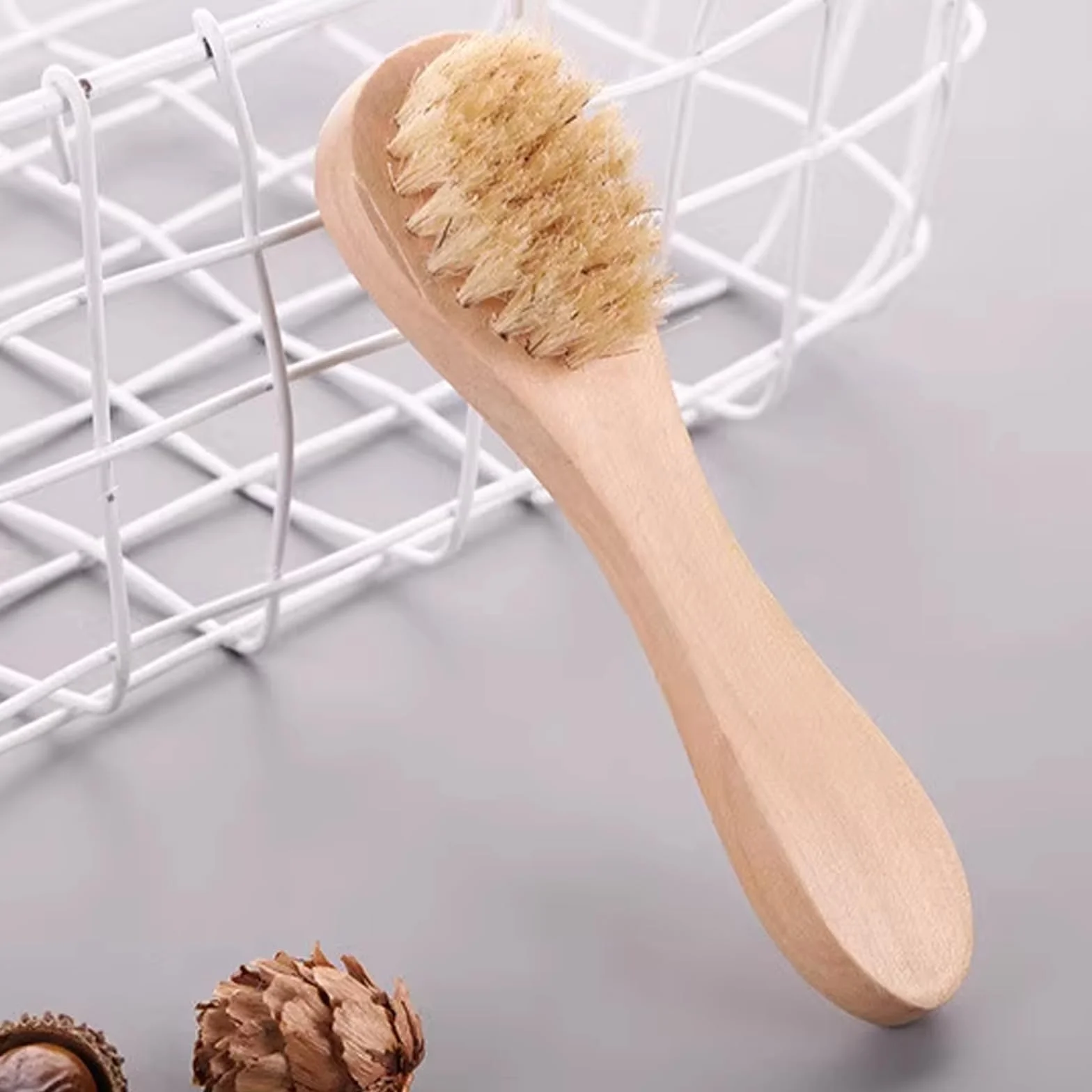 Szczotka do twarzy, drewniany uchwyt, ręczna szczotka do czyszczenia twarzy, szczotka do czyszczenia twarzy, delikatny peeling do twarzy i skóry wrażliwej, do suchej szczotki, masażu, peelingu i