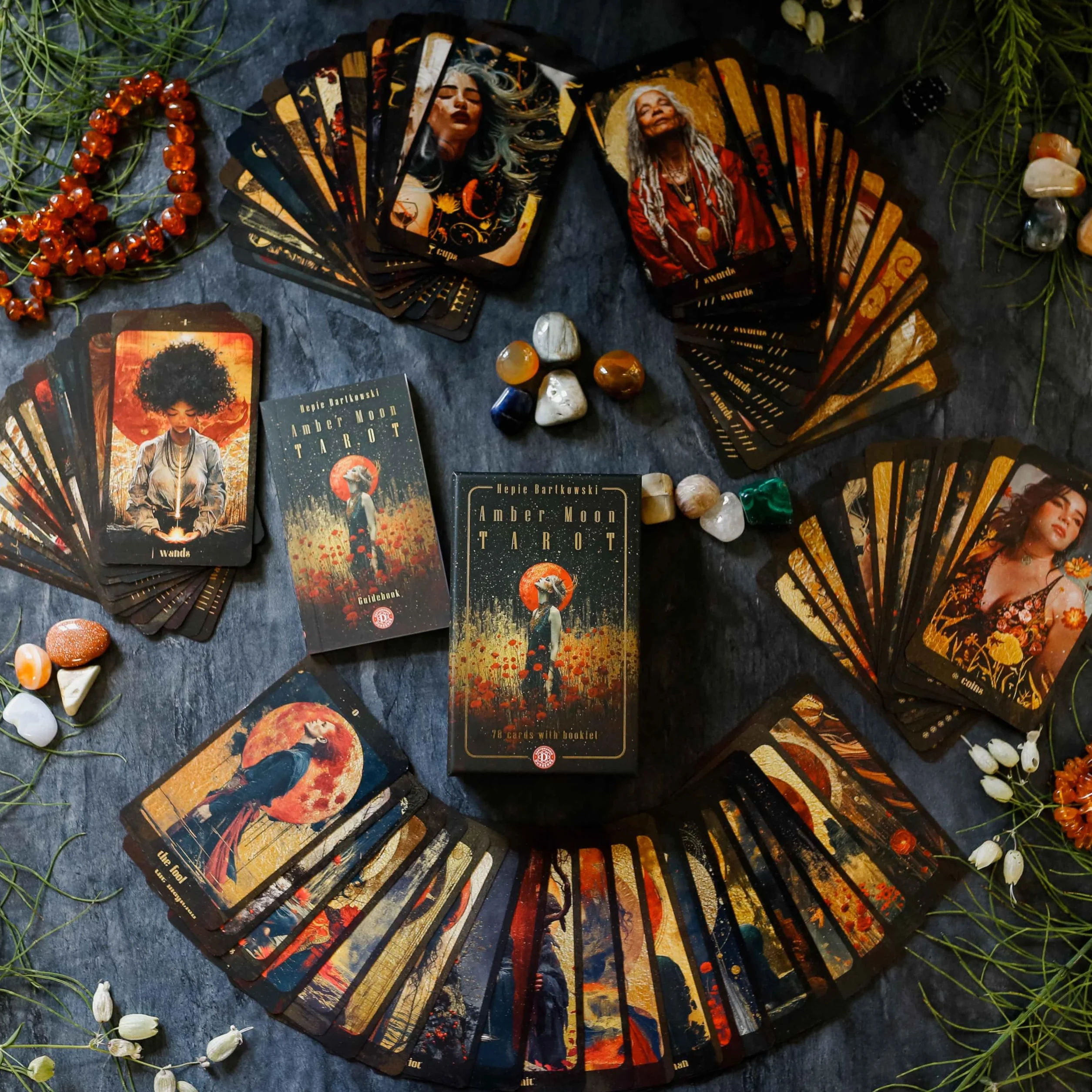 Amber Moon Tarot - 78 tarot cards and 80-page booklet (English)