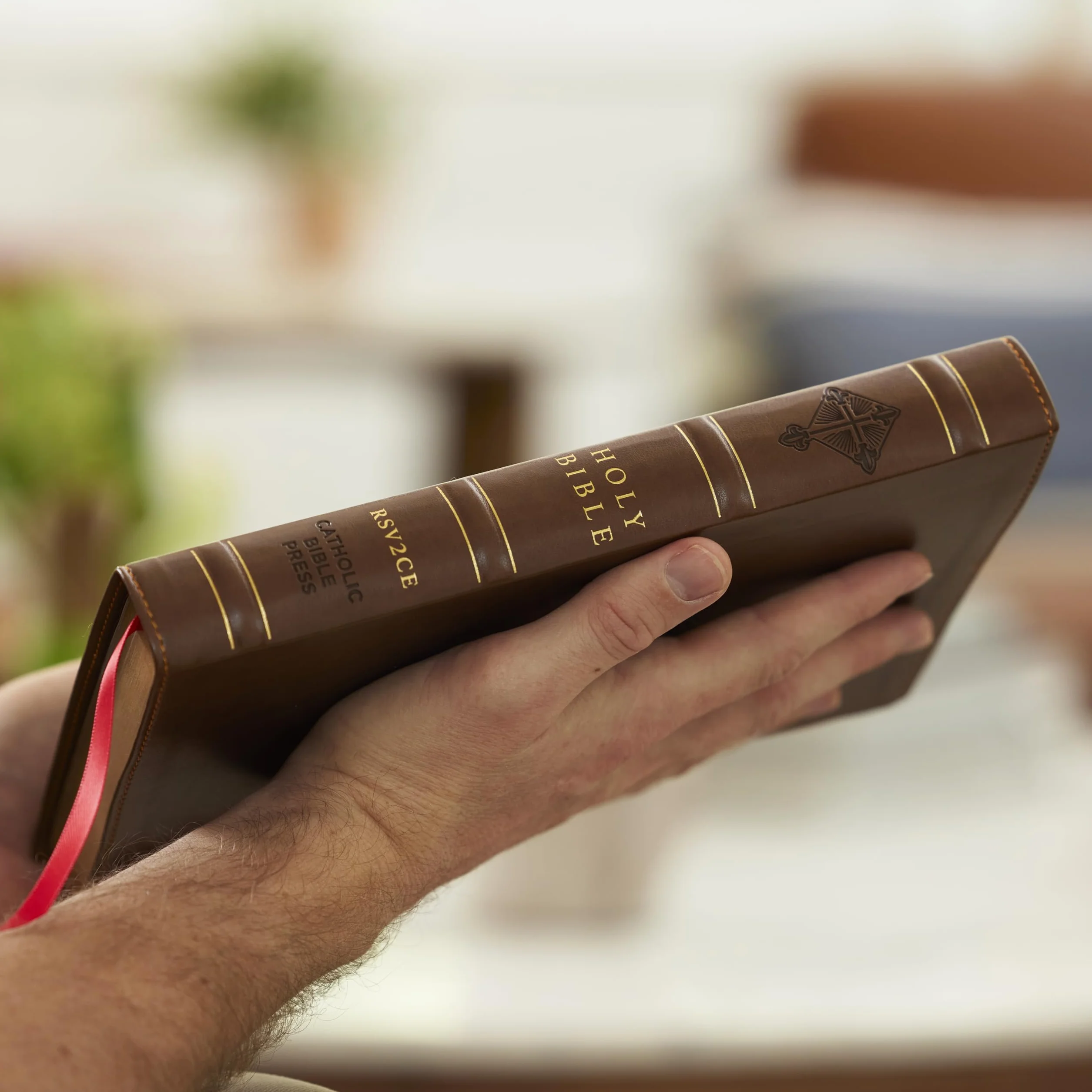 Rsv2ce, Thinline Large Print Catholic Bible, Brown Leathersoft, Comfort Print: Revised Standard Edition, Second Catholic Edition, Thinline, Large ... Comfort Print, with 1 Ribbon, and Maps