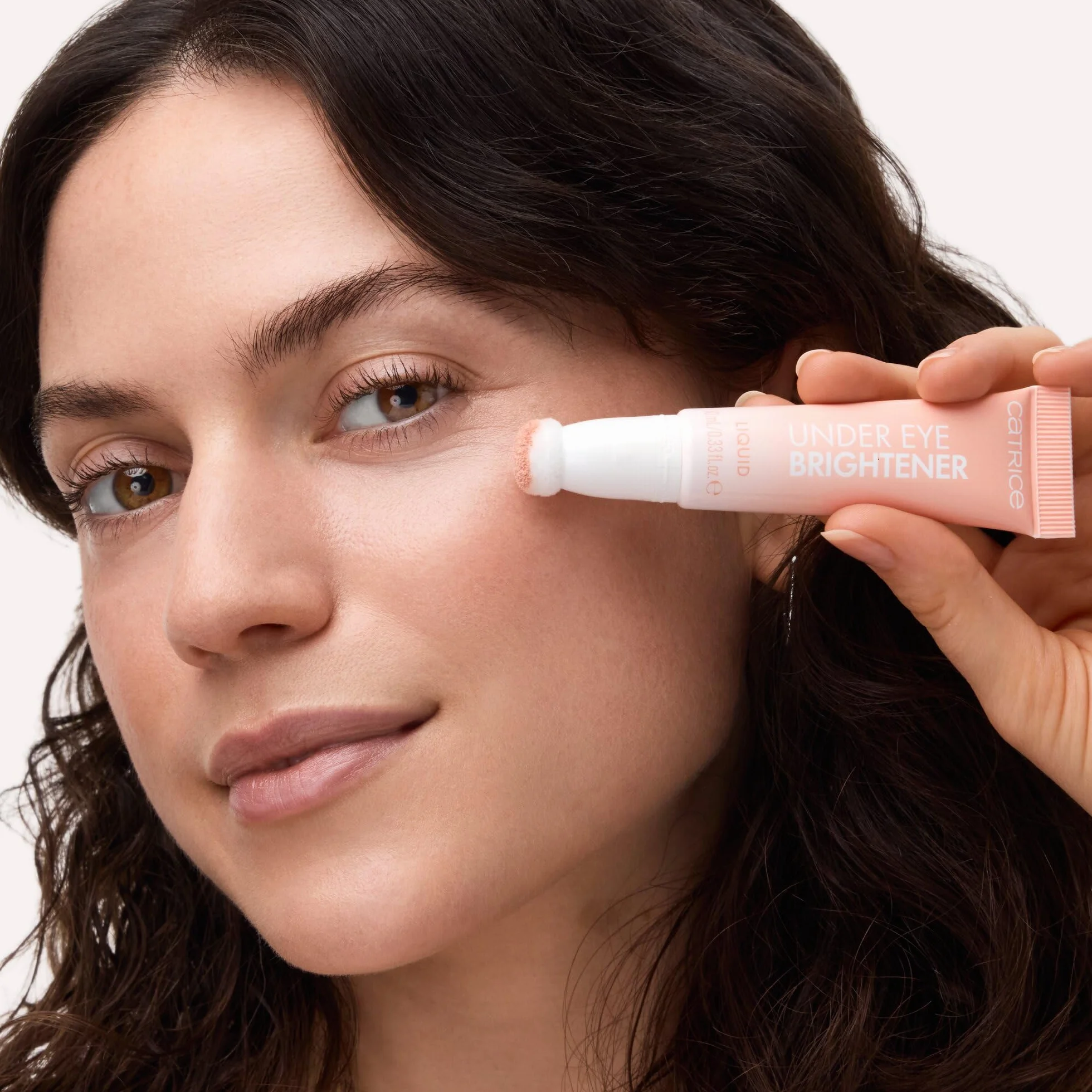 Catrice Rozświetlacz pod oczy w płynie Under Eye Brightener, rozjaśnianie, natychmiastowy wynik, środek zmiękczający, naturalny (10ml)