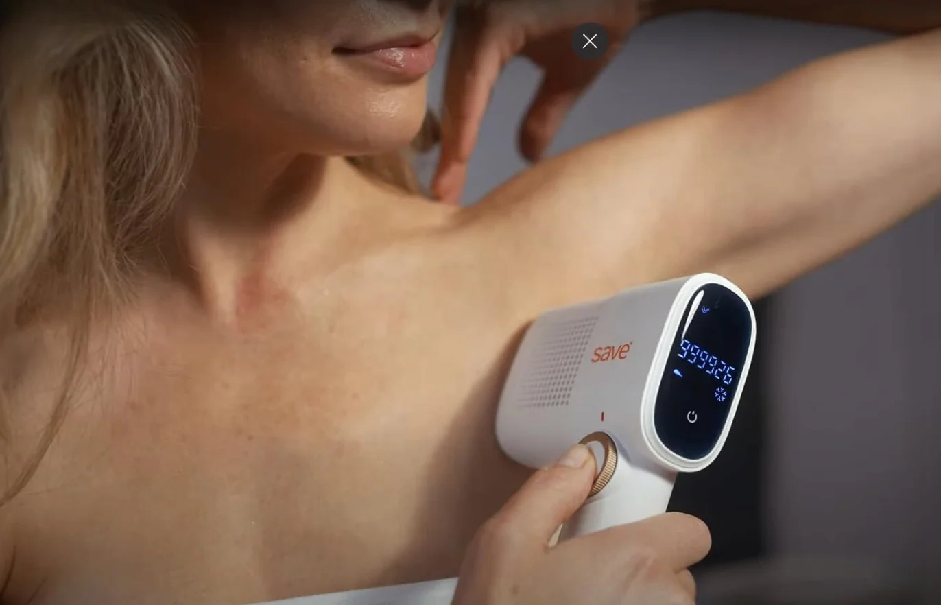Depilator laserowy IPL z funkcją chłodzenia i zamykania naczynek + 2 nasadki