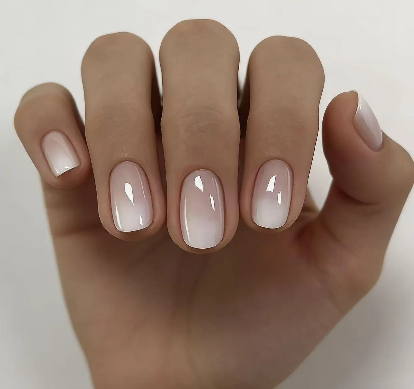Hailey Bieber Donut Press on Nails krótkie kwadratowe różowe gradientowe białe chromowane paznokcie z klejem