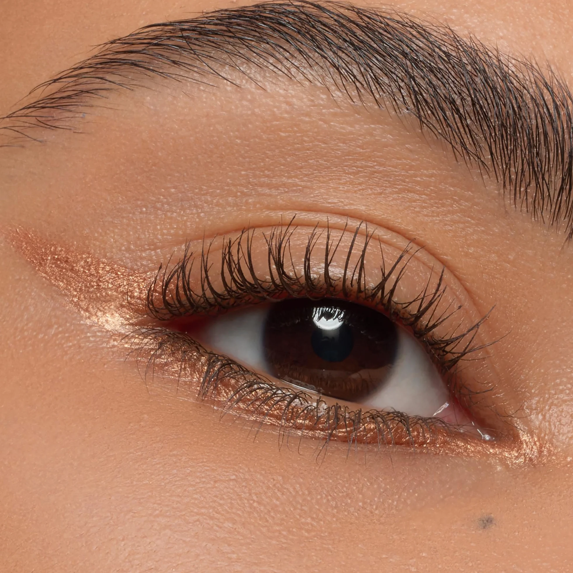 essence cień do powiek w sztyfcie blend & line eyeshadow stick, długotrwały, mieniący się, metaliczny (1.8g)