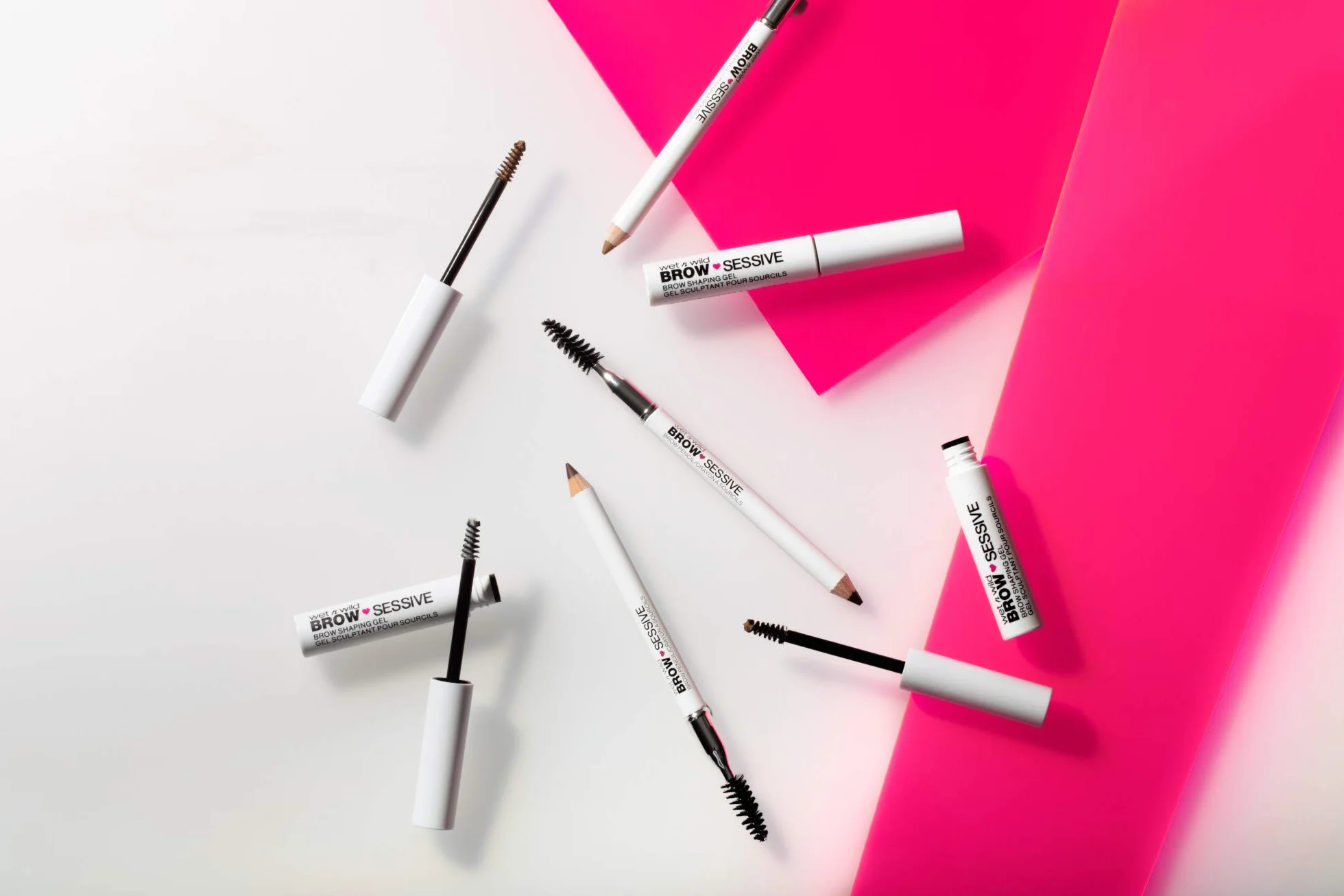 Wet n Wild, Kredka do Brwi Brow-Sessive, Kredka do Brwi z Dwoma Końcówkami i Szczoteczką do Cienkich i Grubych Brwi, Naturalny Wygląd, Możliwość Budowania Koloru, Odcień Medium Brown