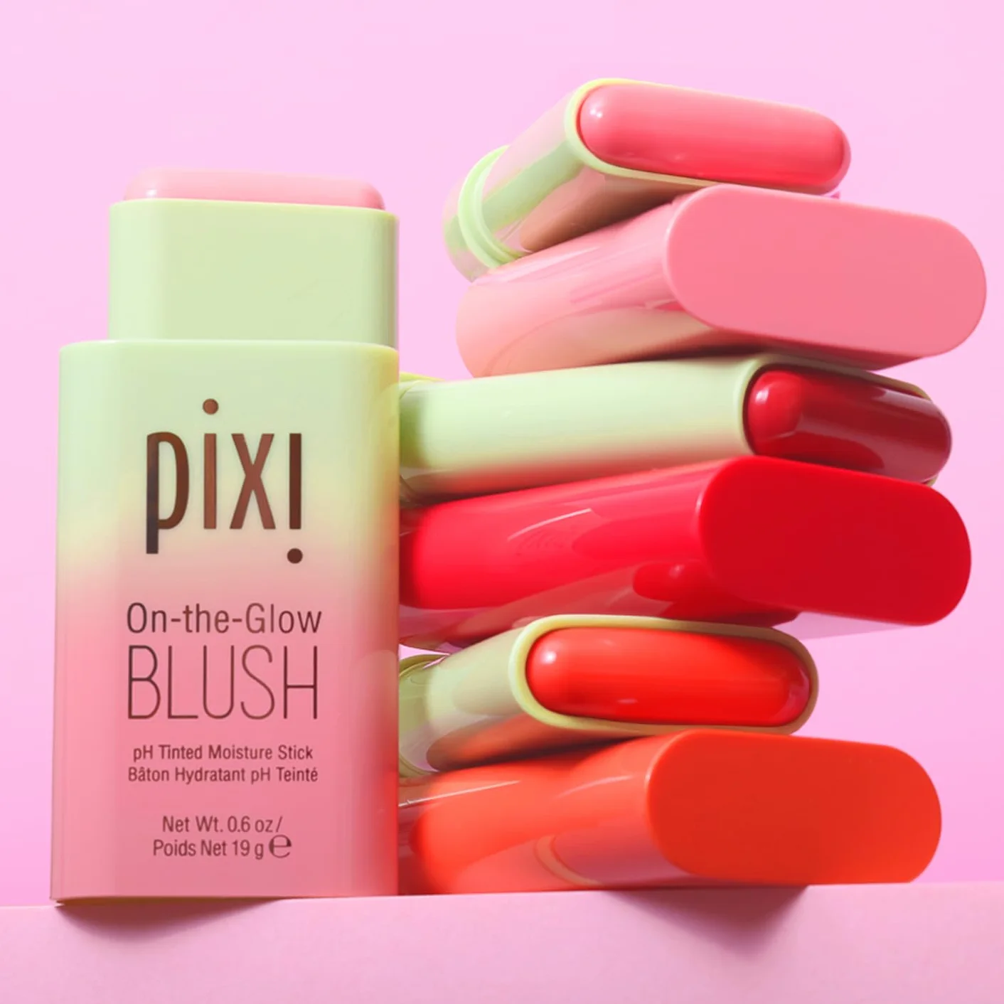 Pixi Beauty On-the-Glow Blush | Kolor: Ruby | Kolorowy nawilżający róż do policzków i ust | Z żeń-szeniem, aloesem i ekstraktami z owoców | Bez parabenów | 19 g / 0,6 uncji